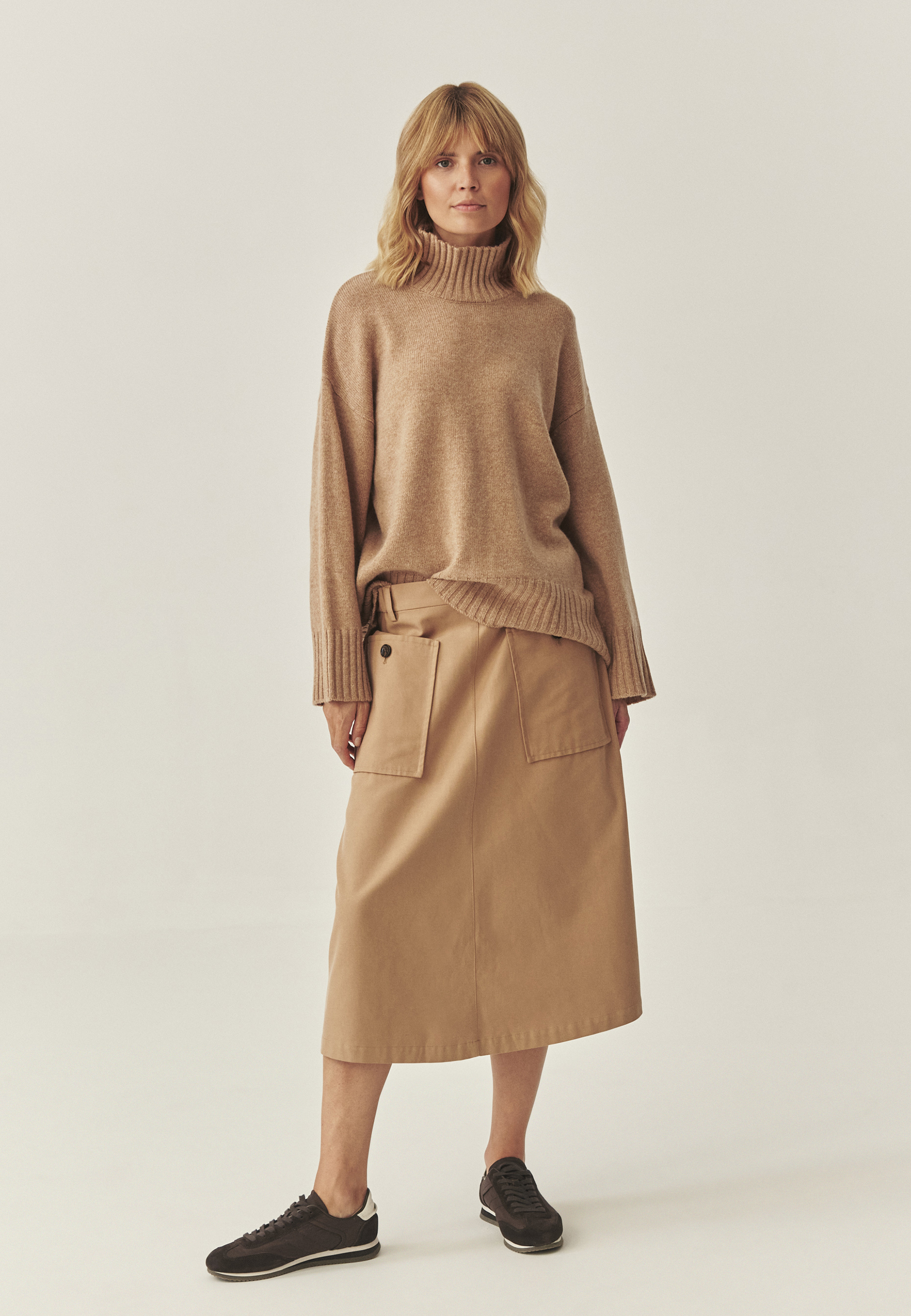 ROZKLOSZOWANA SPÓDNICA Z DUŻYMI KIESZENIAMI - LONG ISLAND BEŻOWY 2