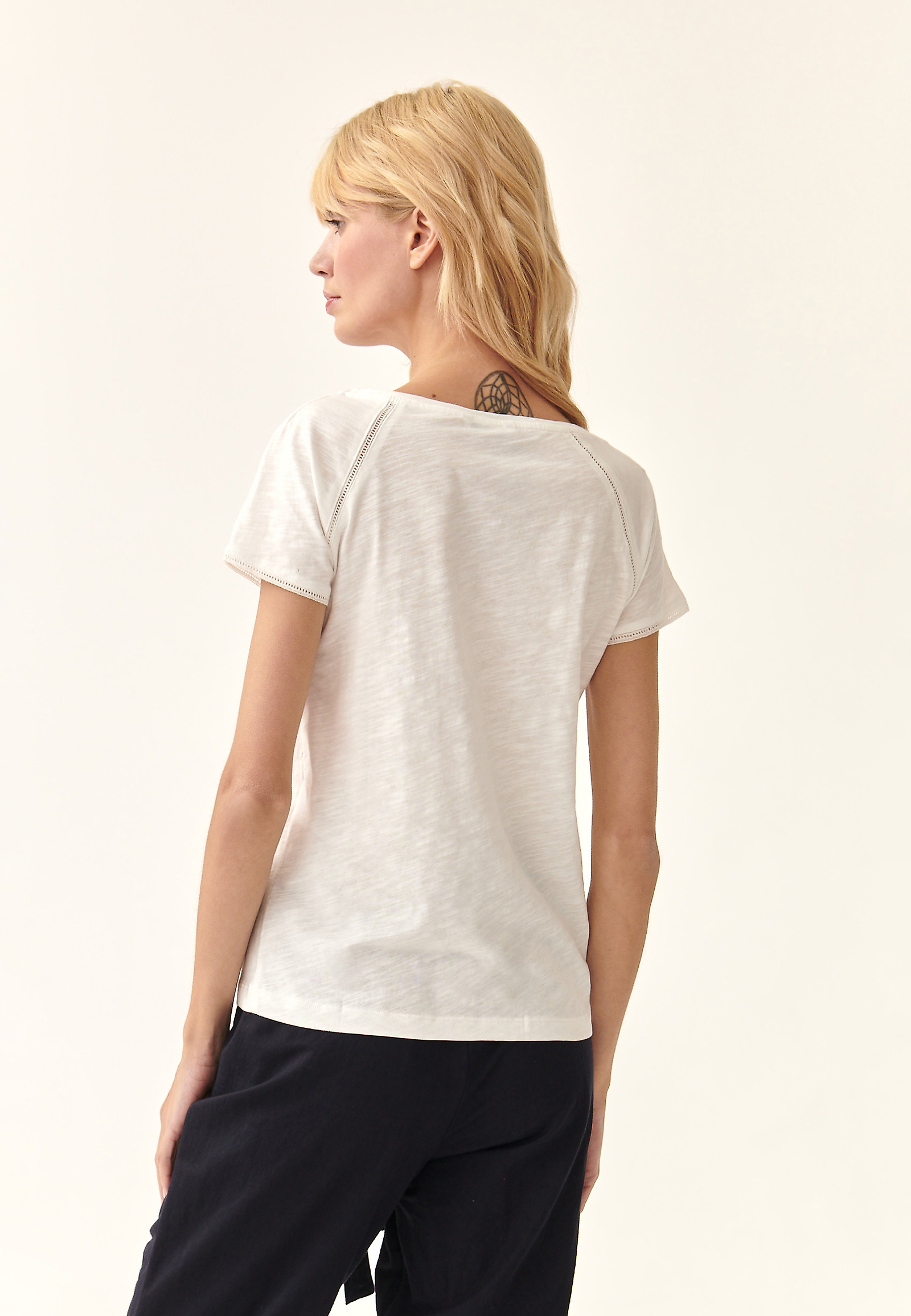 HALENKA S PROLAMOVANÝMI VSADKAMI AGDA HALENKA S PROLAMOVANÝMI VSADKAMI AGDA ECRU 87631