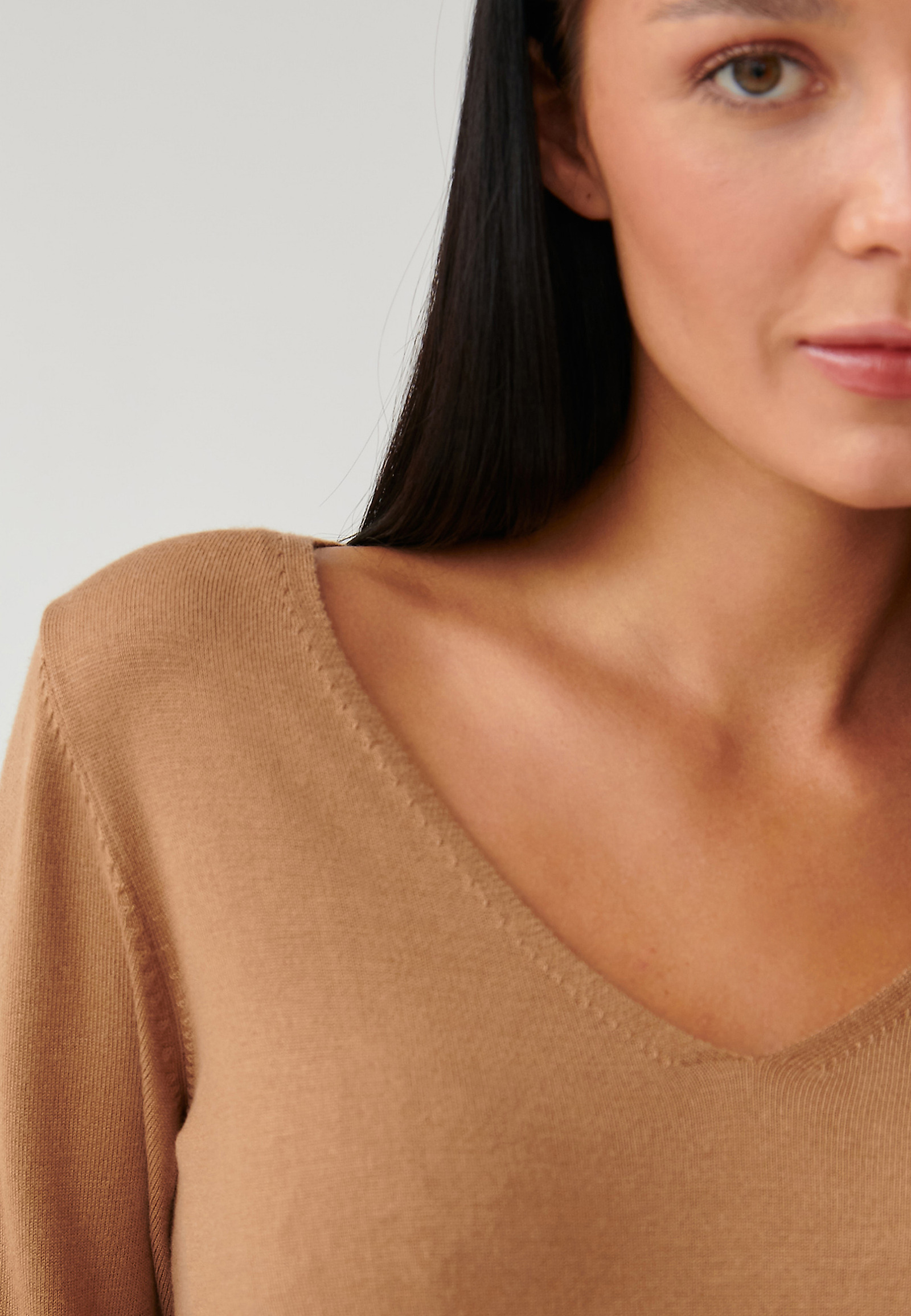 KLASYCZNY SWETER DAMSKI TESSA 1 KLASYCZNY SWETER DAMSKI TESSA 1 BEŻOWY 89869