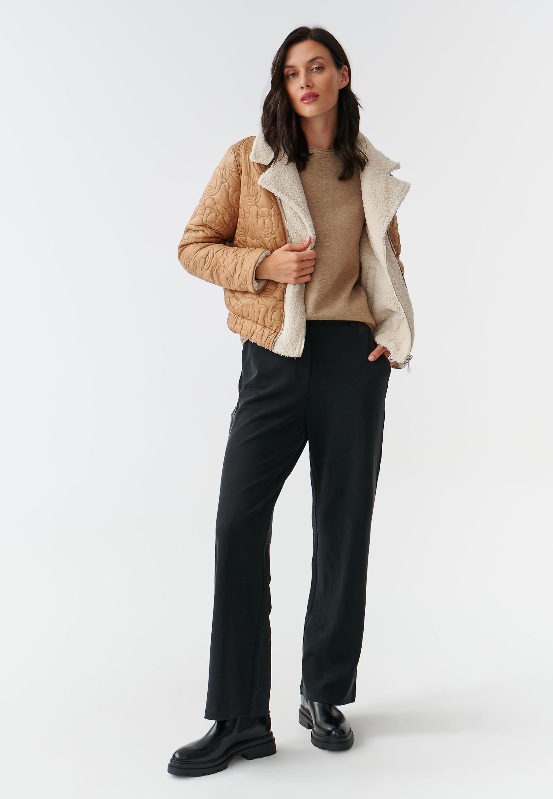 DWUSTRONNA TKANINOWA KURTKA DAMSKA PIKOWANA W MISIA USZATKA BANKARIA BEŻOWY 2