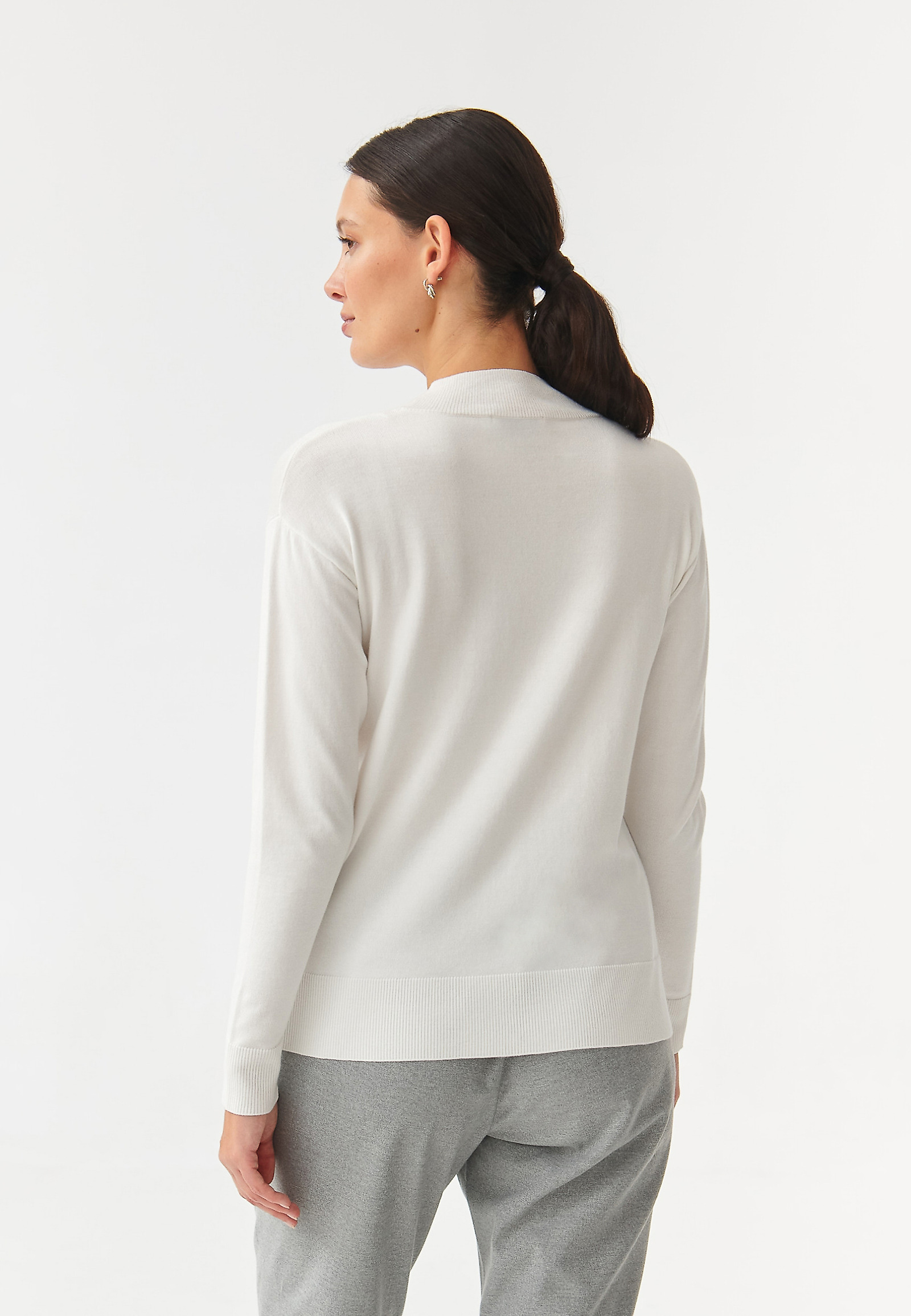 UNIVERZÁLNÍ DÁMSKÝ SVETR S POLOROLÁKEM NAWIKO 1 UNIVERZÁLNÍ DÁMSKÝ SVETR S POLOROLÁKEM NAWIKO 1 ECRU 94316