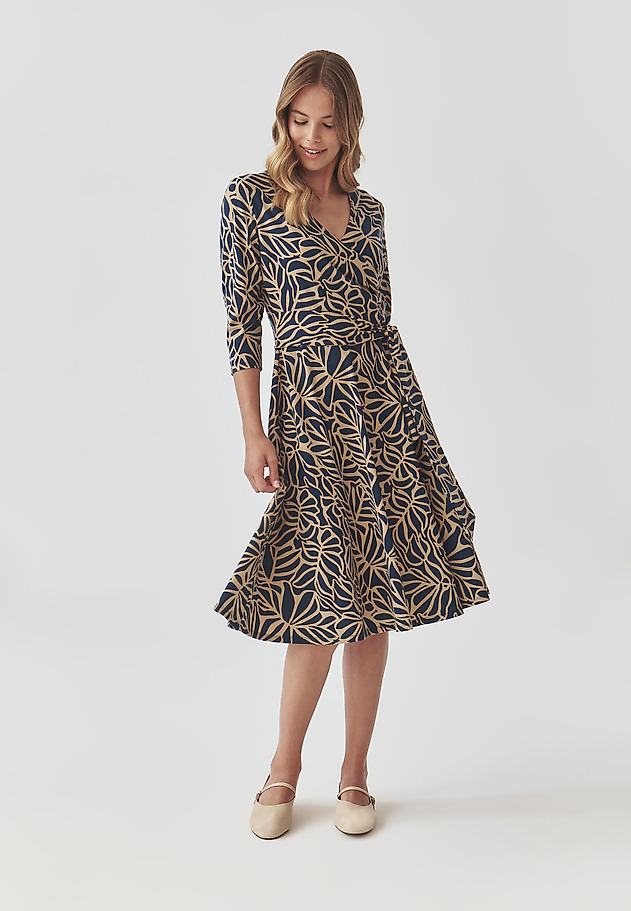 LADIES’ PATTERNED DRESS WITH A V-SHAPED NECKLINE - IGA 1 LADIES’ PATTERNED DRESS WITH A V-SHAPED NECKLINE - IGA 1 MULTICOLOR 1