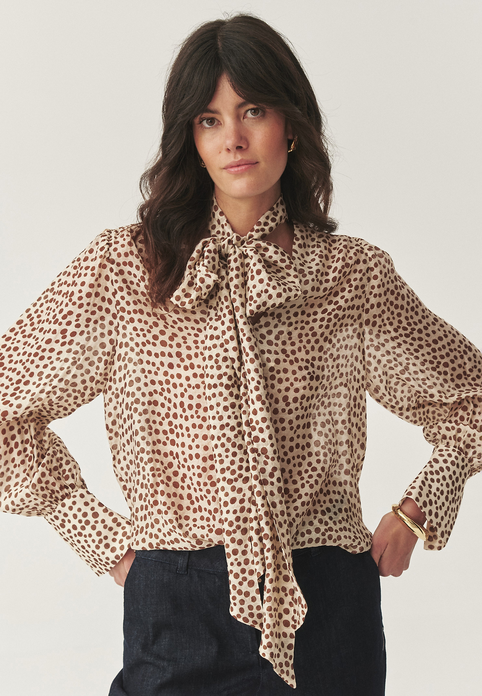 VZOROVANÁ BLÚZKA S OZDOBNÝM VIAZANÍM - SONRI VZOROVANÁ BLÚZKA S OZDOBNÝM VIAZANÍM - SONRI VIACFAREBNÝ 113619