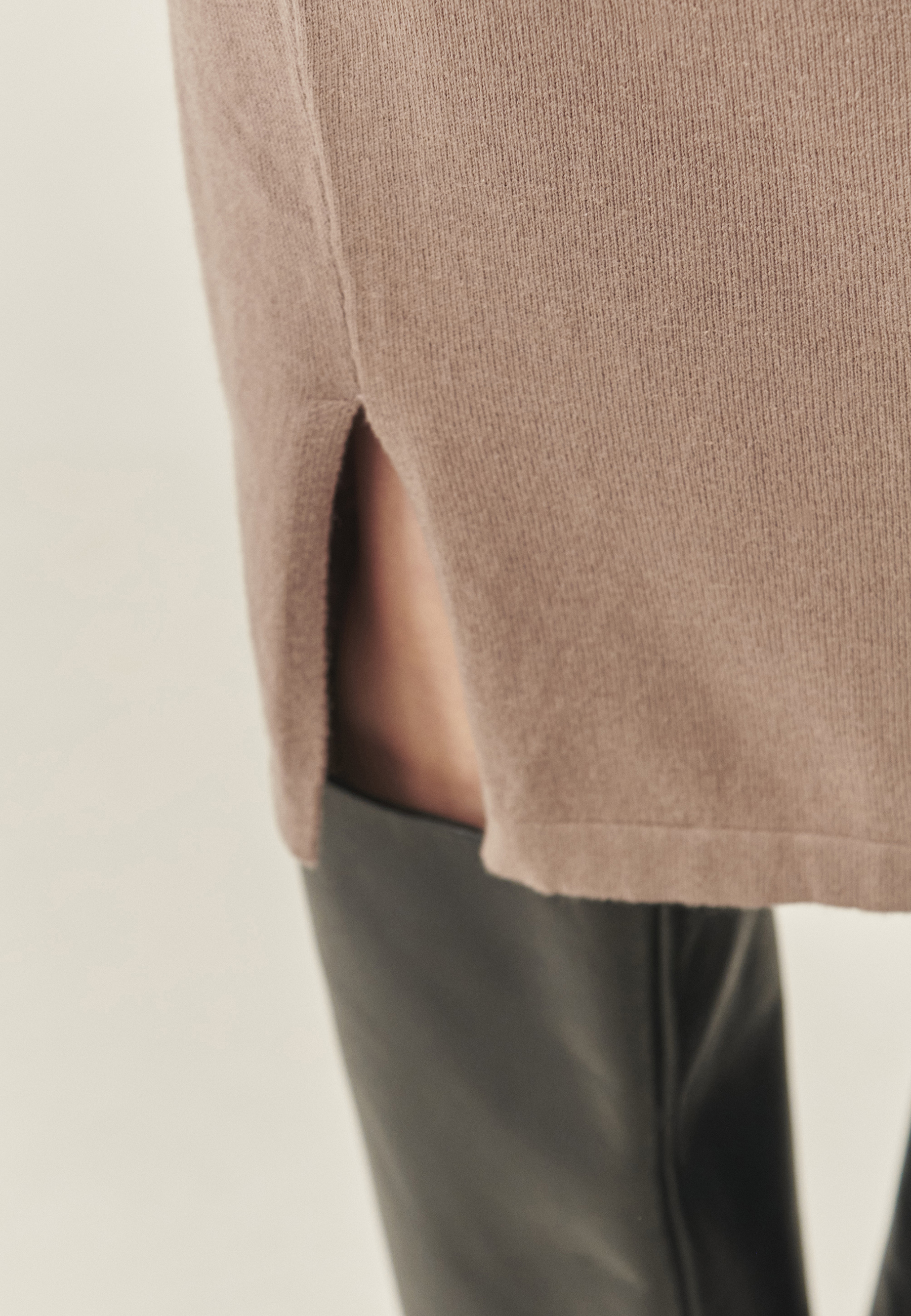 ROCHIE DE DAMĂ TRICOTATĂ CU CUREA ÎN TALIE - AZALEA BEJ 2