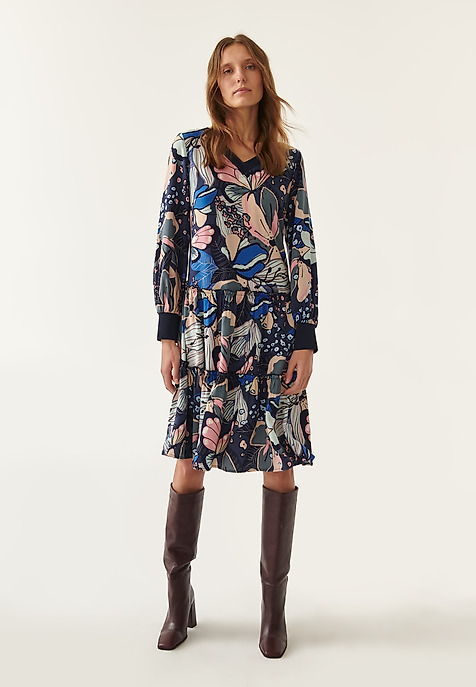 VOLNÉ ŠATY S POTISKEM EMRAMI VÍCEBAREVNÝ 2