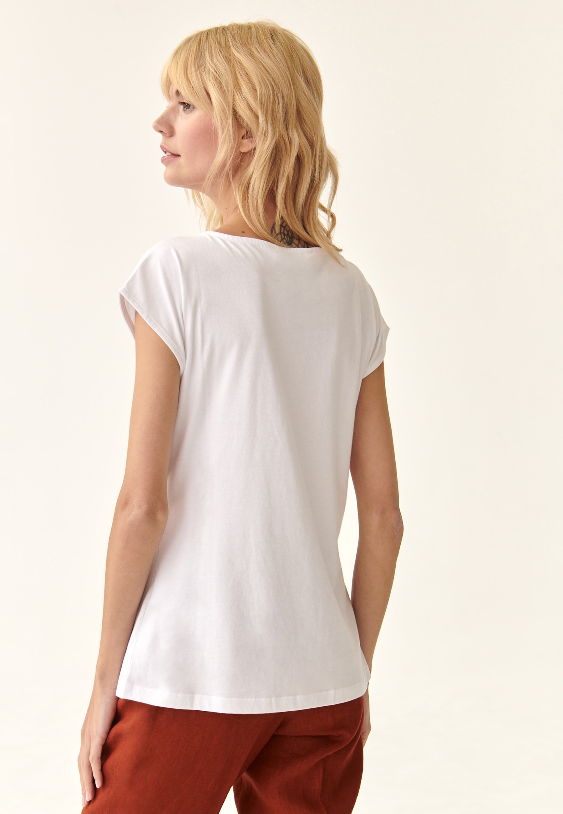 DÁMSKÉ TRIČKO Z BAVLNY AMANDA BÍLÁ 2