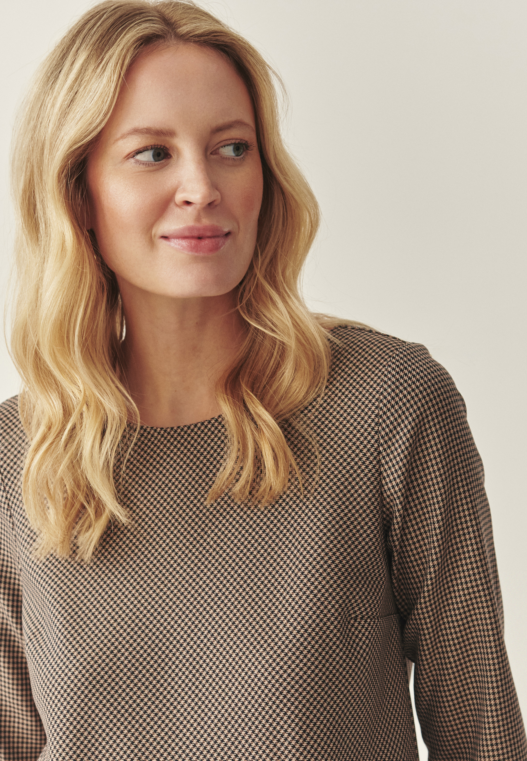 OBLEKA V HOUNDSTOOTH - GRACY VEČBARVNA 2