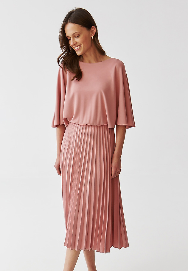 LADIES’ PLEATED SUNRAY MIDI SKIRT WITH V-SHAPED NECKLINE AT THE BACK - GAJA LADIES’ PLEATED SUNRAY MIDI SKIRT WITH V-SHAPED NECKLINE AT THE BACK - GAJA RÓŻOWY 4