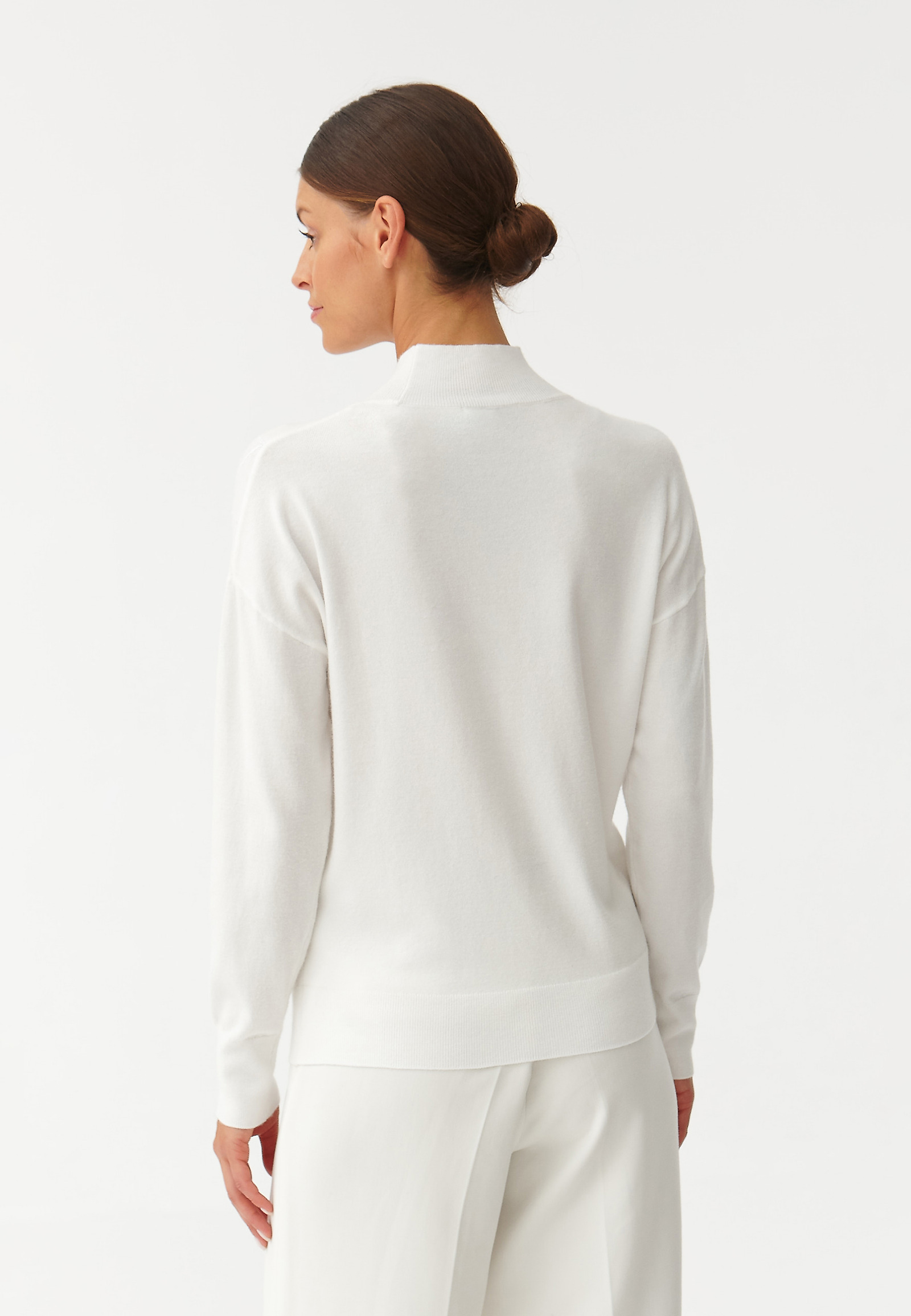 SWETER DAMSKI W CEKINOWE ROMBY CEKIRO SWETER DAMSKI W CEKINOWE ROMBY CEKIRO BIAŁY 92623