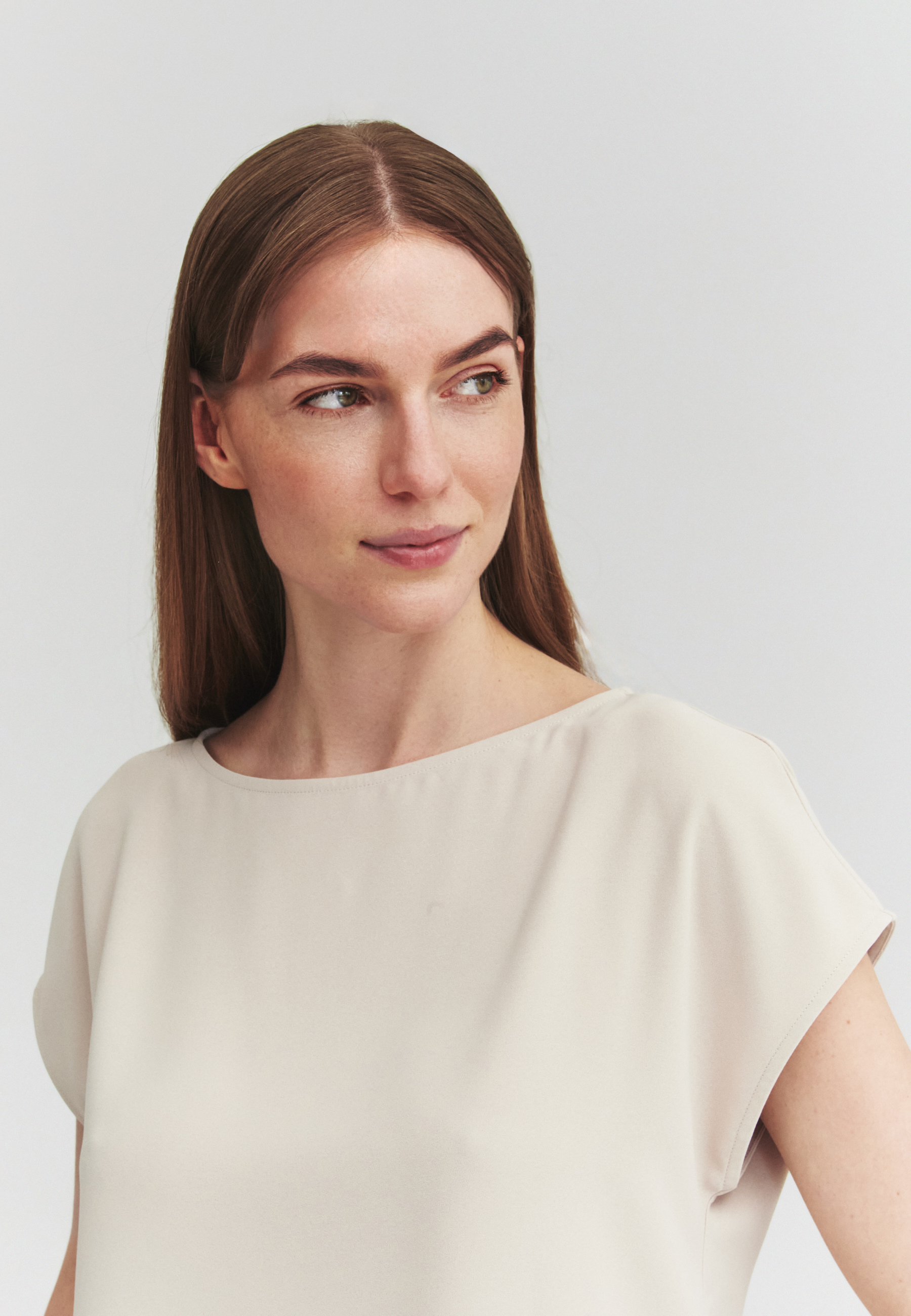 HALENKA S MINIMALISTICKÝM DESIGNEM – VIVIA bezowy 2