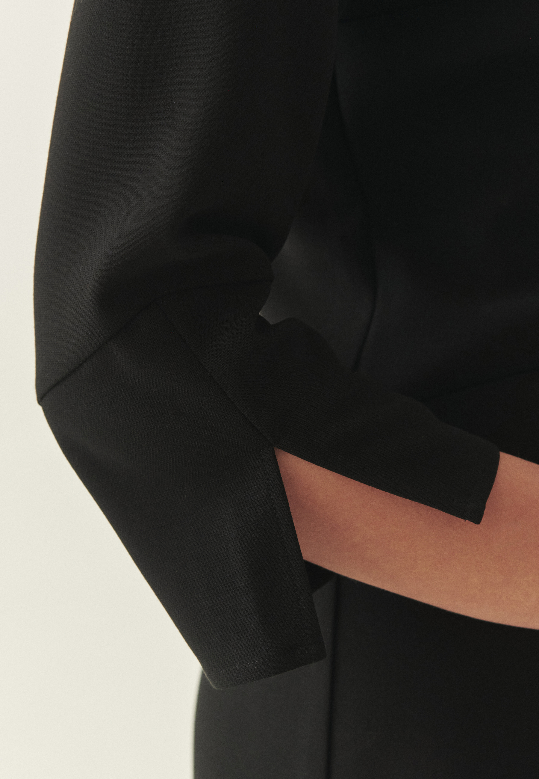 dámské úpletové šaty IVIKI ČERNÁ 2