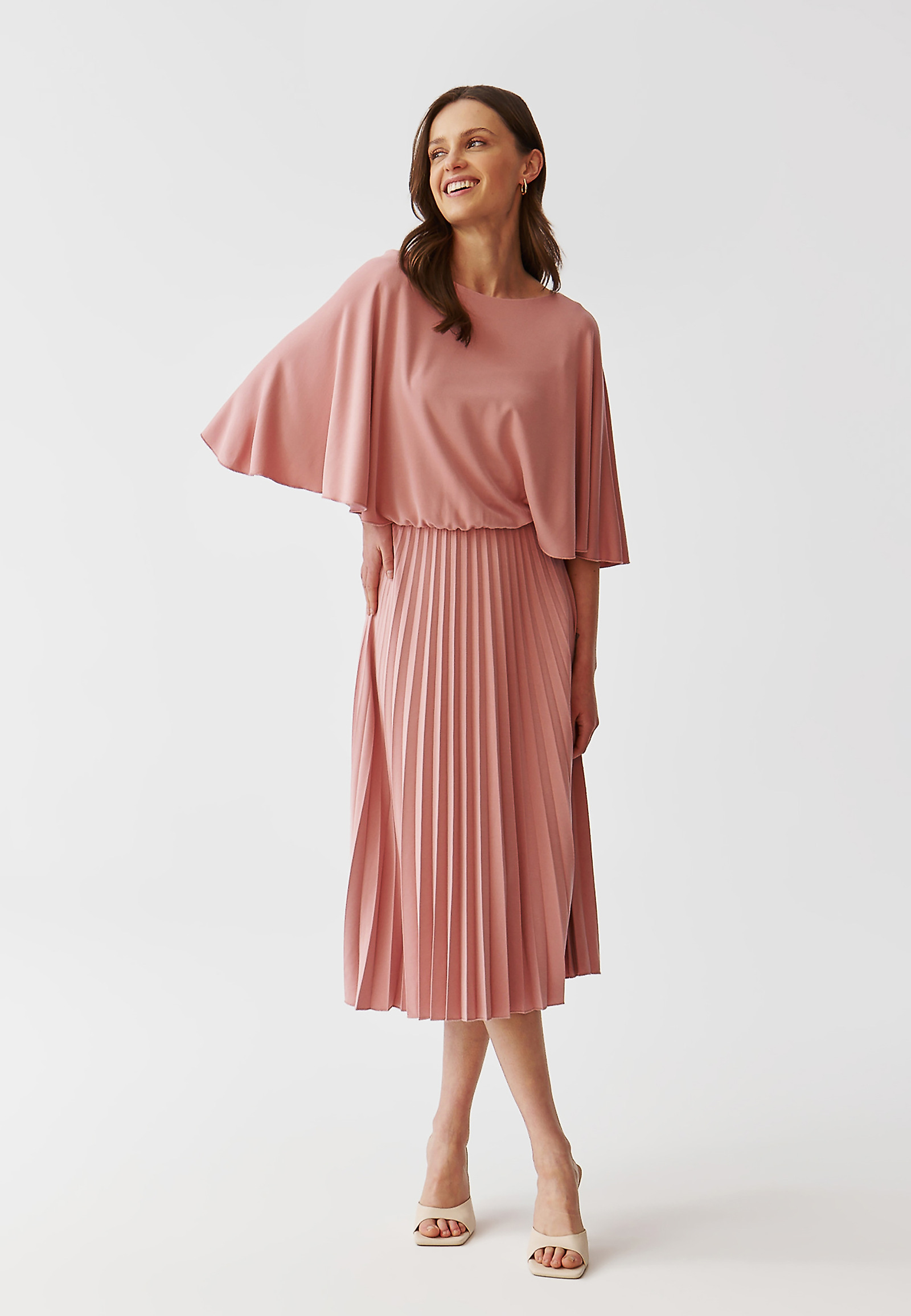 ROCHIE MIDI DIN TRICOT, CU PLISEURI ȘI DECOLTEU ÎN FORMA LITEREI „V” - GAJA ROCHIE MIDI DIN TRICOT, CU PLISEURI ȘI DECOLTEU ÎN FORMA LITEREI „V” - GAJA ROZ 96471