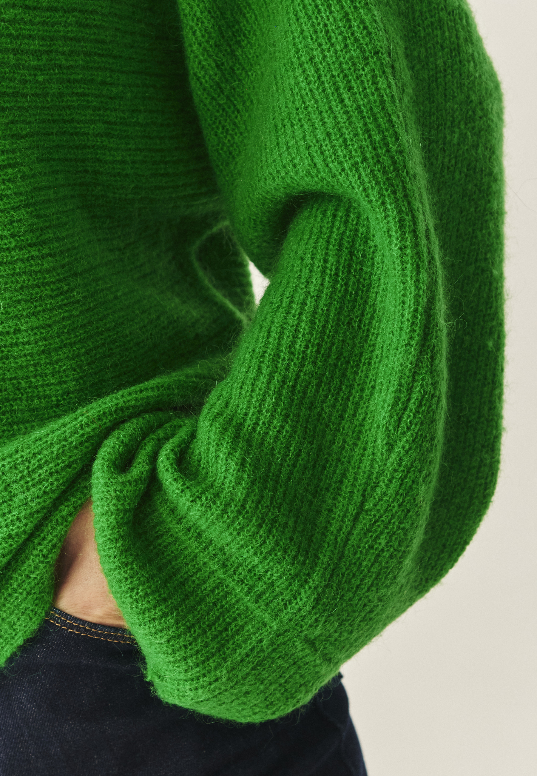 PULOVER DE DAMĂ, CU GULER ÎNALT ȘI MÂNECI LARGI — MAZZY 1 VERDE 2