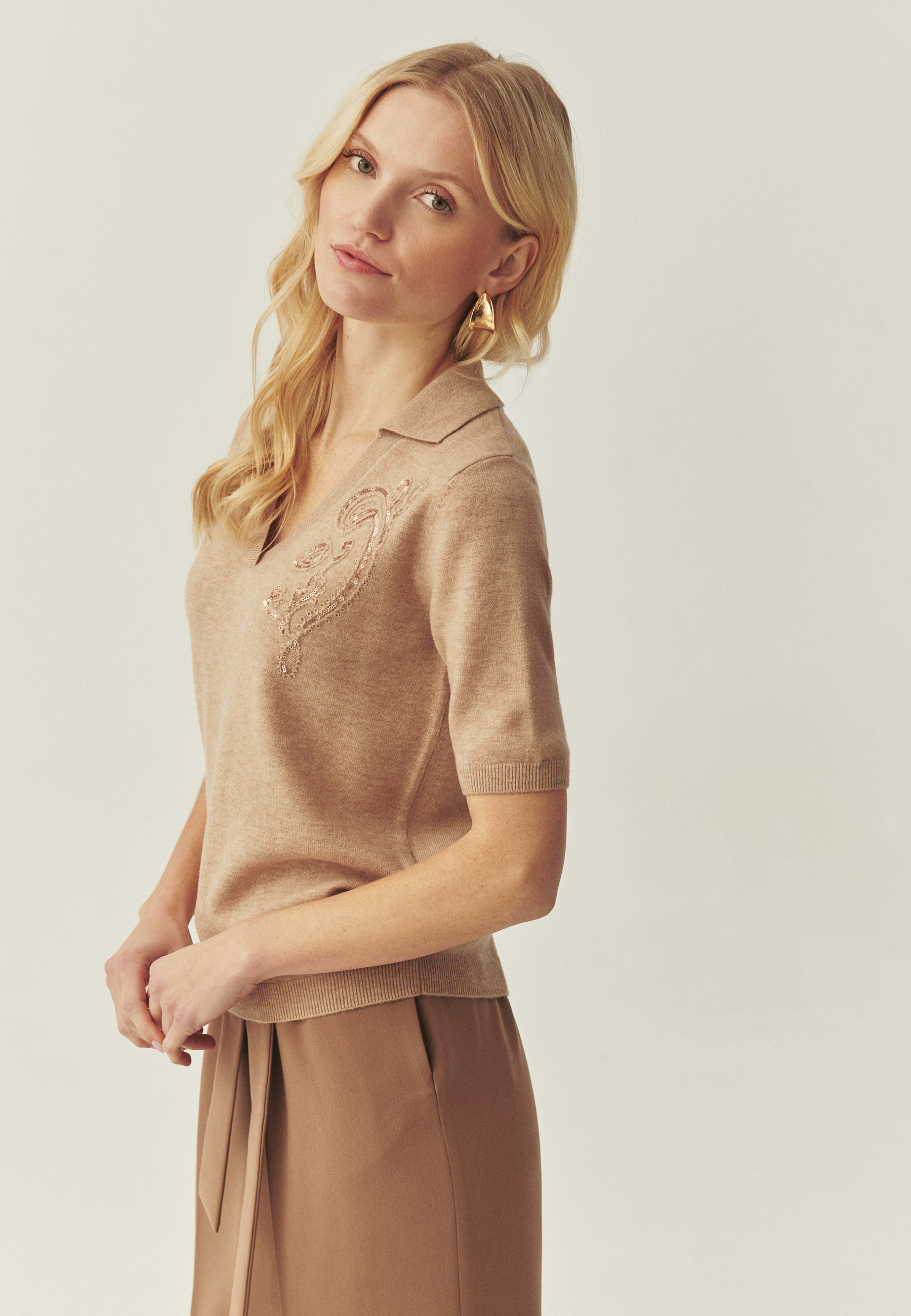 WEŁNIANA BLUZKA Z CEKINOWYM WZOREM - LORO