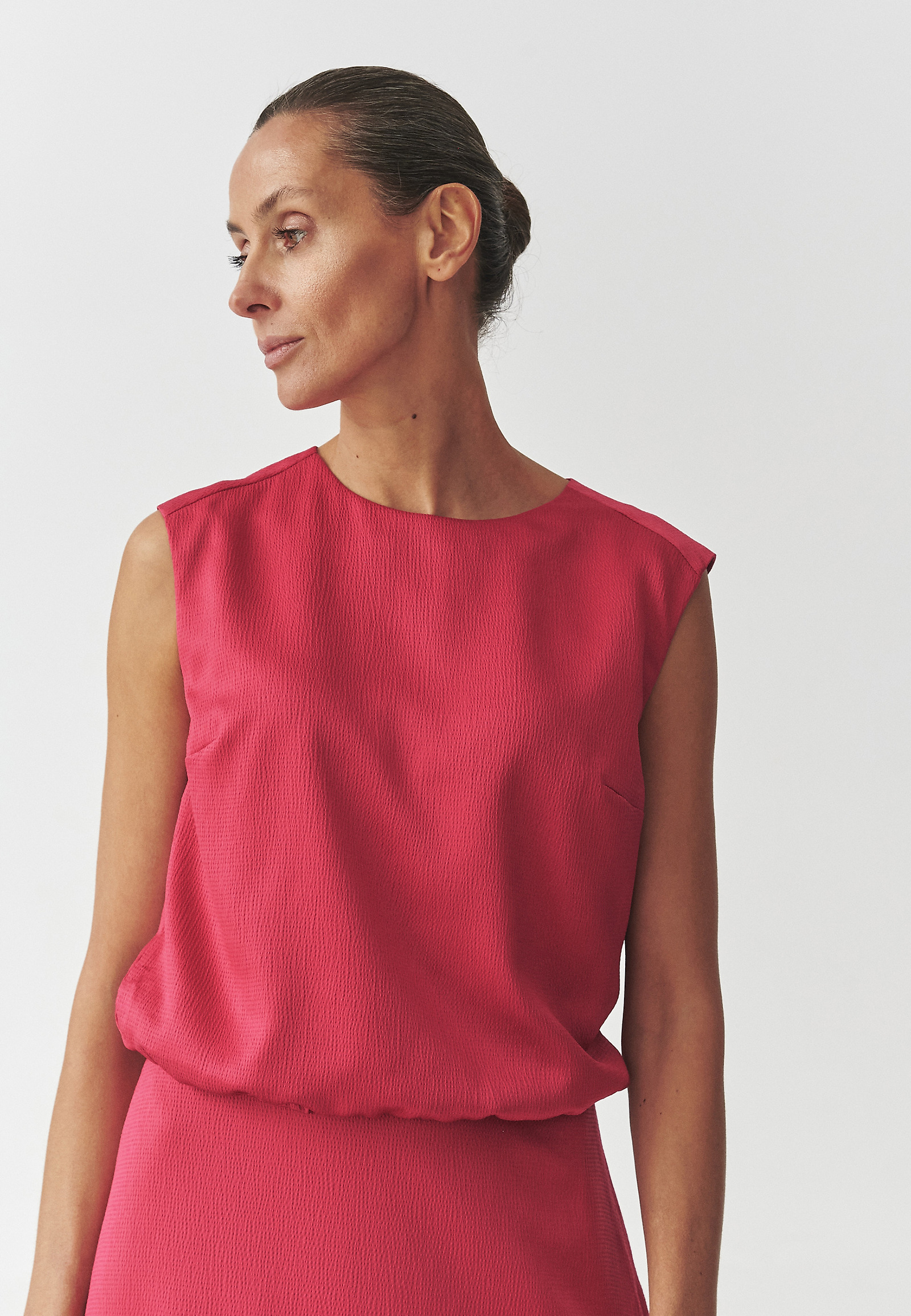 BLUZA V BARVI FUKSIJE S SATENASTIM LESKOM - SONETTE BLUZA V BARVI FUKSIJE S SATENASTIM LESKOM - SONETTE RDEČA 105347