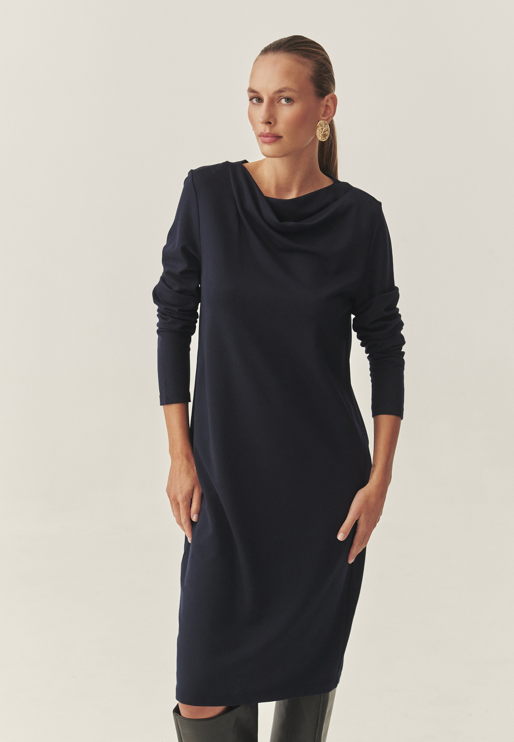 ROCHIE TRICOTATĂ DE DAMĂ, CU DECOLTEU TIP „CASCADĂ” — NORIS BLEUMARIN 2