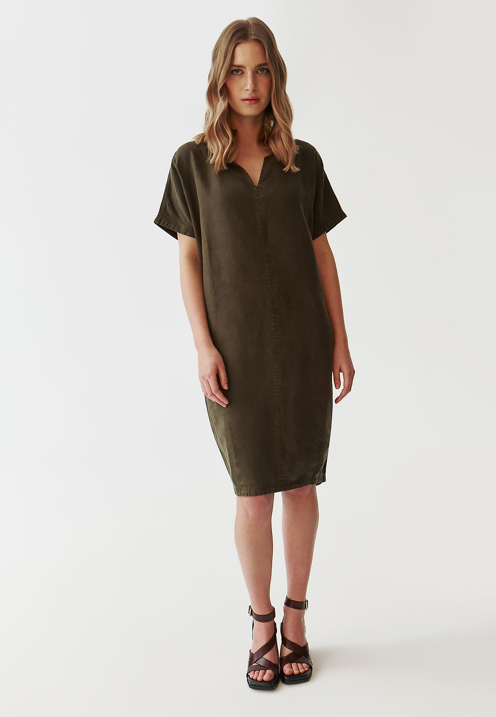 LADIES’ LINEN DRESS IN A BARREL SHAPE - OWERITA 1 LADIES’ LINEN DRESS IN A BARREL SHAPE - OWERITA 1 KHAKI 97034