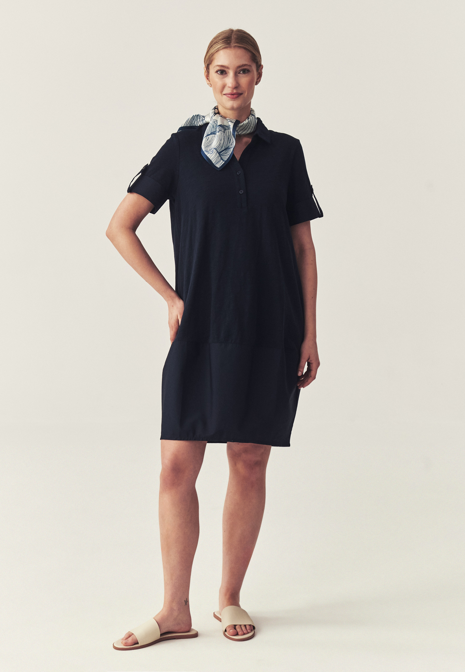 SWOBODNA SUKIENKA Z ŁĄCZONYCH MATERIAŁÓW - ATARA GRANATOWY 2