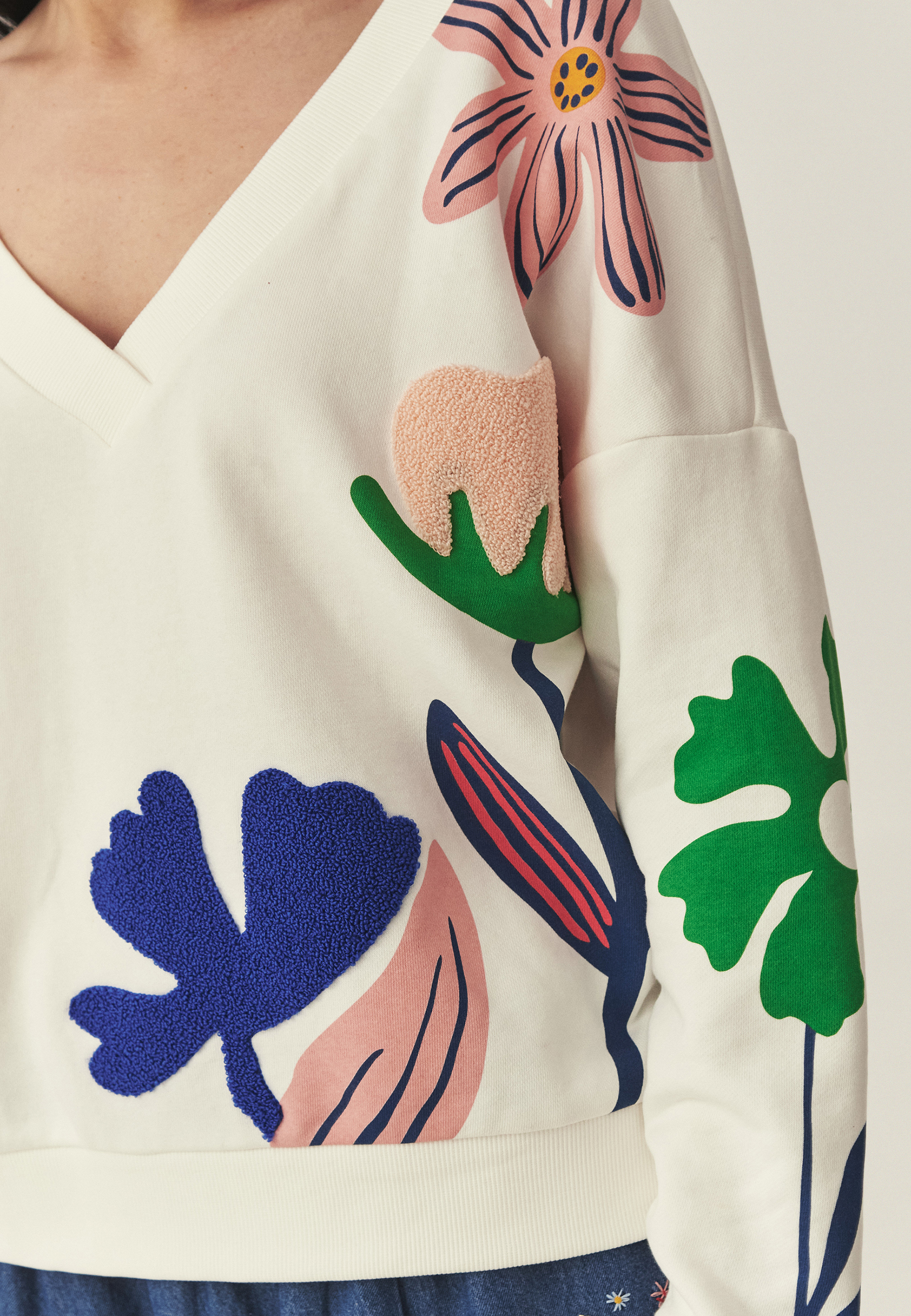 VYŠÍVANÁ MIKINA S BAVLNOU – RISAF