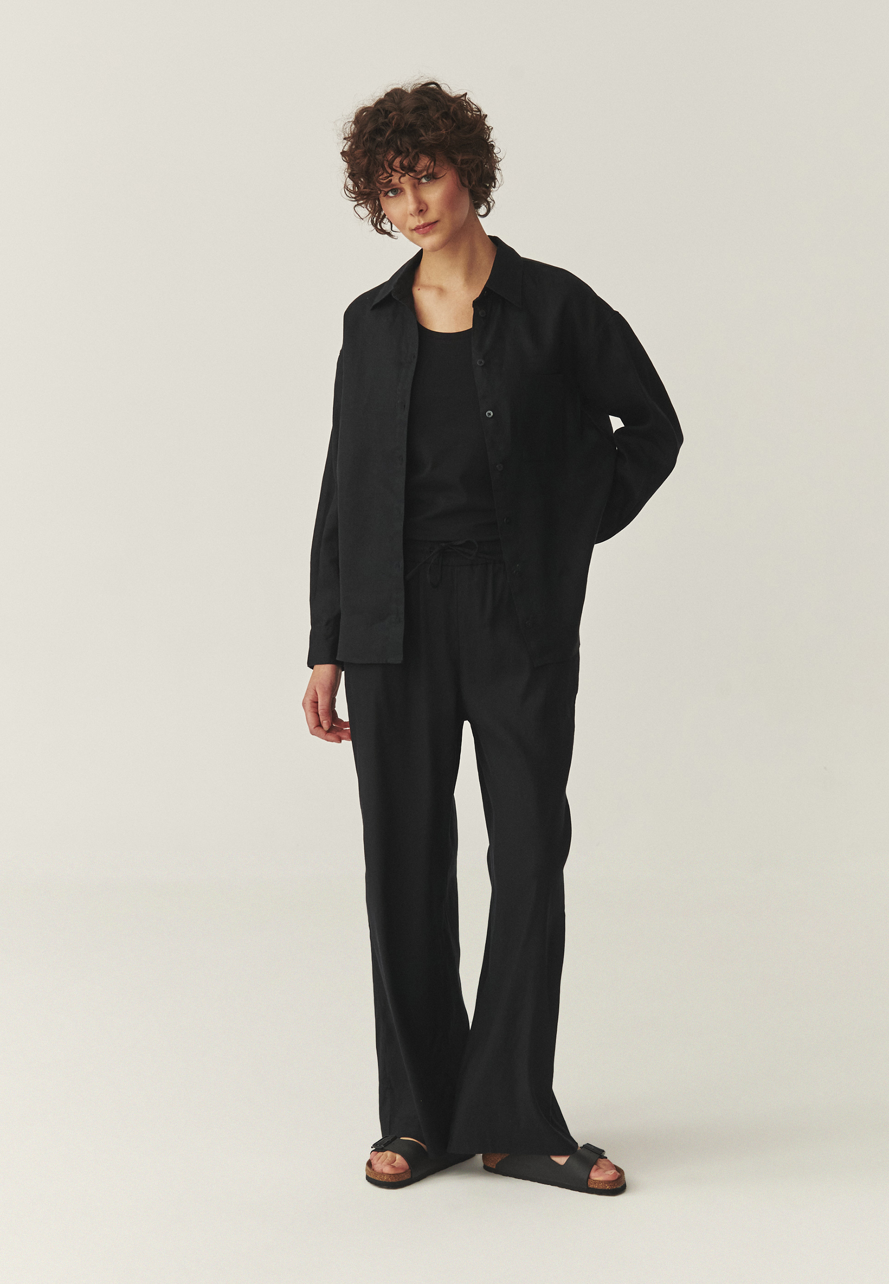 CĂMAȘĂ DIN IN, CU CROIALĂ LARGĂ - HANNA 1 NEGRU 2