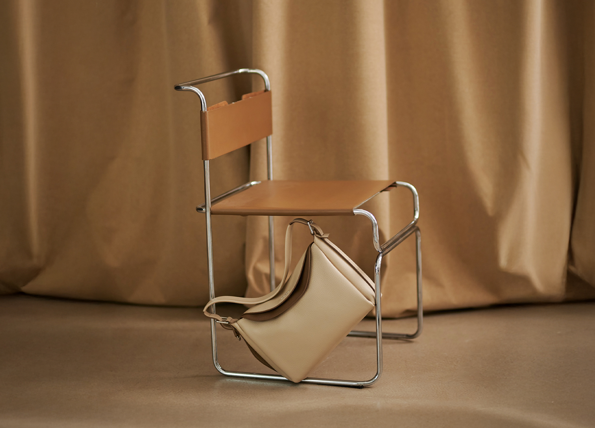 CLASSIC SHOULDER BAG IN GENUINE LEATHER - DELORA