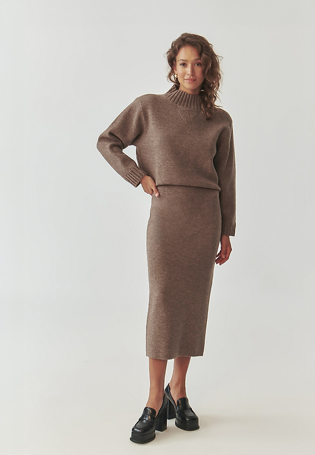 LADIES’ OVERSIZED SWEATER WITH A MOCK TURTLENECK - MALMANA 2 LADIES’ OVERSIZED SWEATER WITH A MOCK TURTLENECK - MALMANA 2 BEŻOWY 2