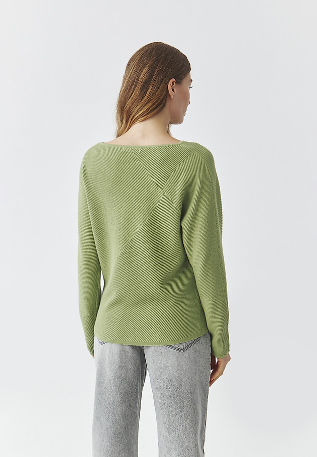 LADIES' STRUCTURED SWEATER WITH A BOAT NECKLINE - PEGGIE LADIES' STRUCTURED SWEATER WITH A BOAT NECKLINE - PEGGIE ZIELONY 3