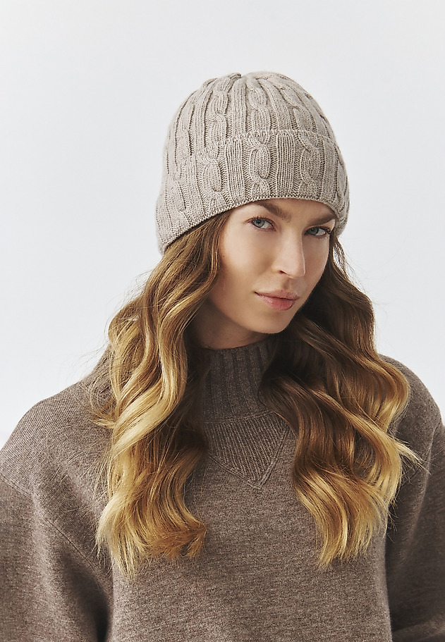 LADIES' KNITTED CAP — GORA 2 LADIES' KNITTED CAP — GORA 2 BEŻOWY 1