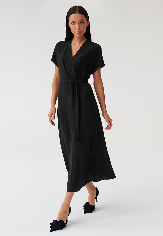 PLÁTĚNÉ ŠATY SE ZAVAZOVÁNÍM WANESSA PLÁTĚNÉ ŠATY SE ZAVAZOVÁNÍM WANESSA ČERNÁ 2