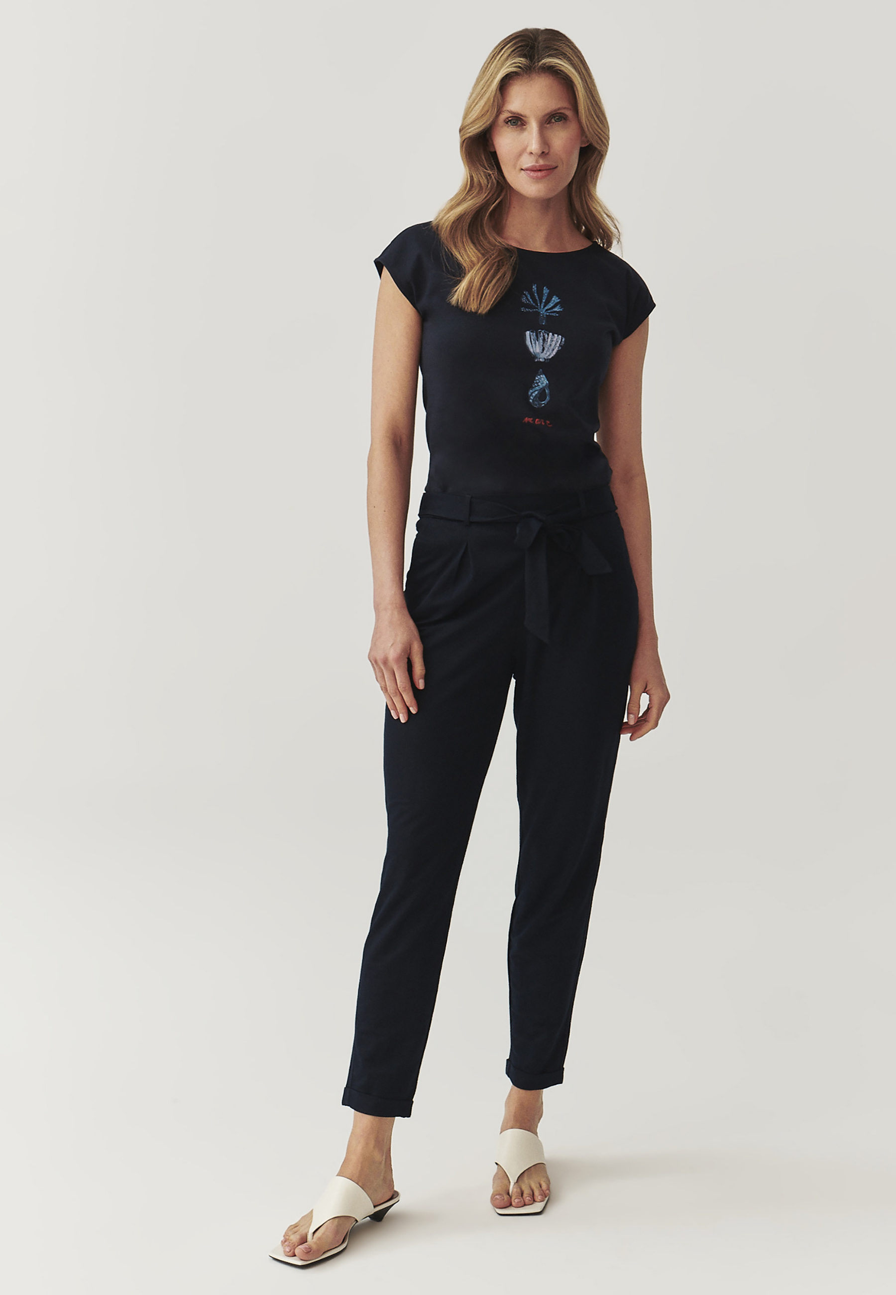 BAWEŁNIANY T-SHIRT DAMSKI Z MARYNISTYCZNYM NADRUKIEM - AMANDA 4 GRANATOWY 2