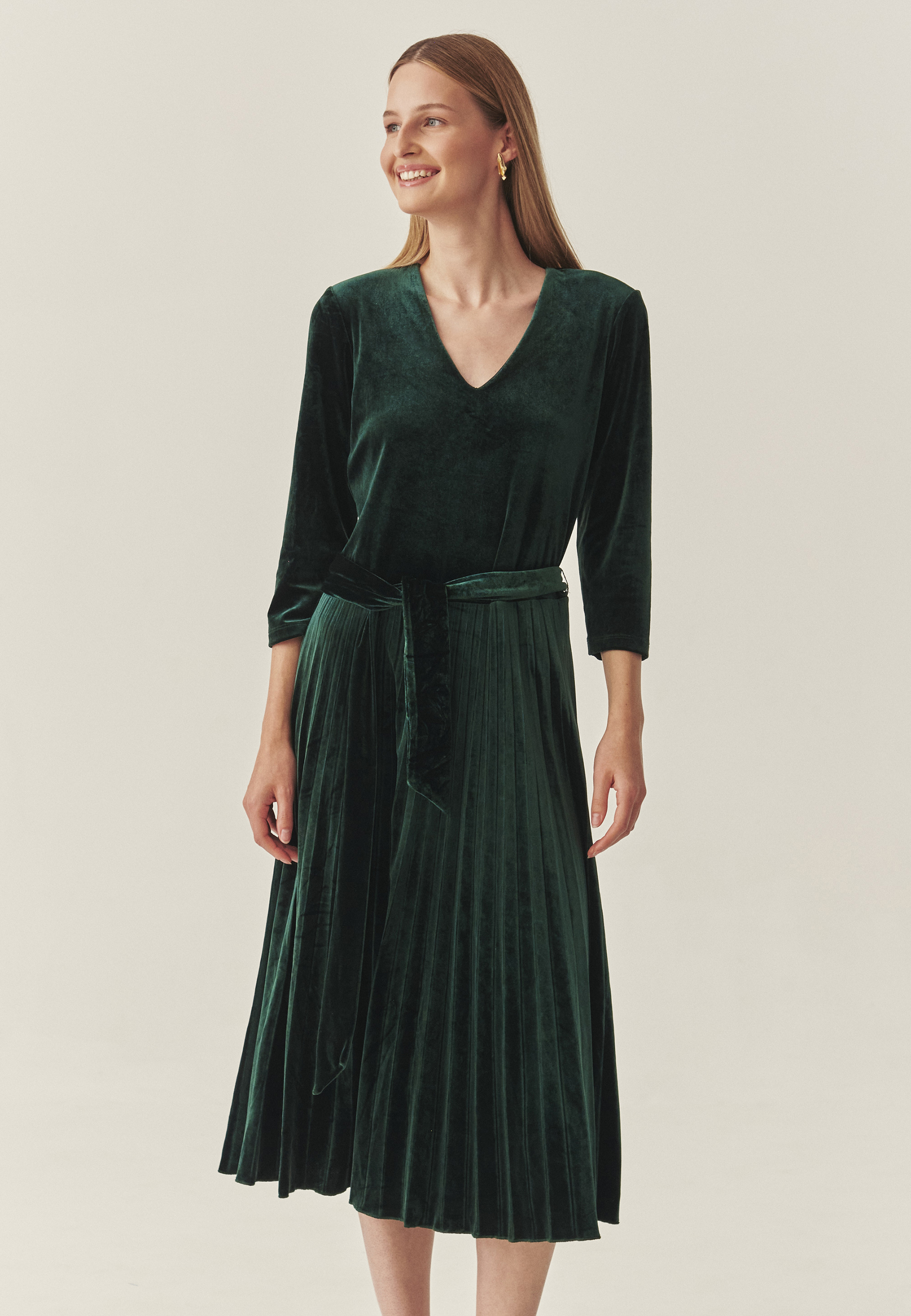 ROCHIE TRICOTATĂ, CU PARTEA INFERIOARĂ EVAZATĂ, CU PLISEURI — ANIKAMI VERDE 2