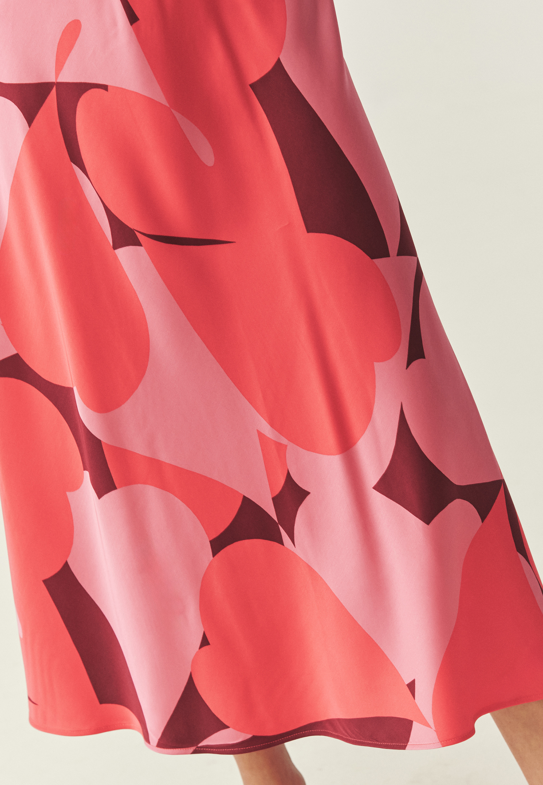 SATYNOWA SPÓDNICA Z AUTORSKIM WZOREM - LILA CZERWONY 2