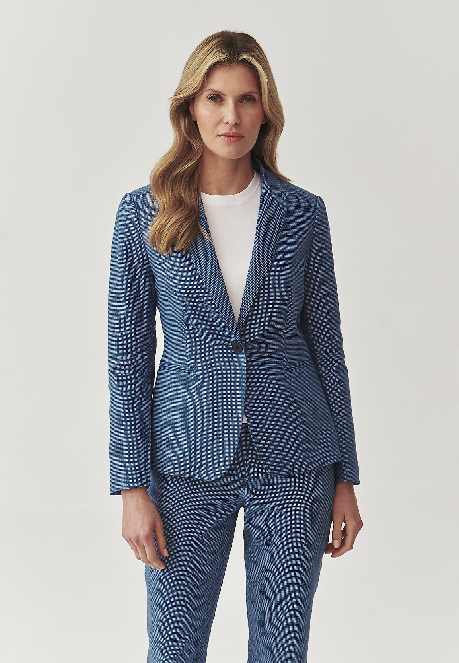 ELEGANTEN LANEN ŽENSKI BLAZER Z BOMBAŽNO PODLOGO - KAREMA 4 ELEGANTEN LANEN ŽENSKI BLAZER Z BOMBAŽNO PODLOGO - KAREMA 4 MODRA 97471