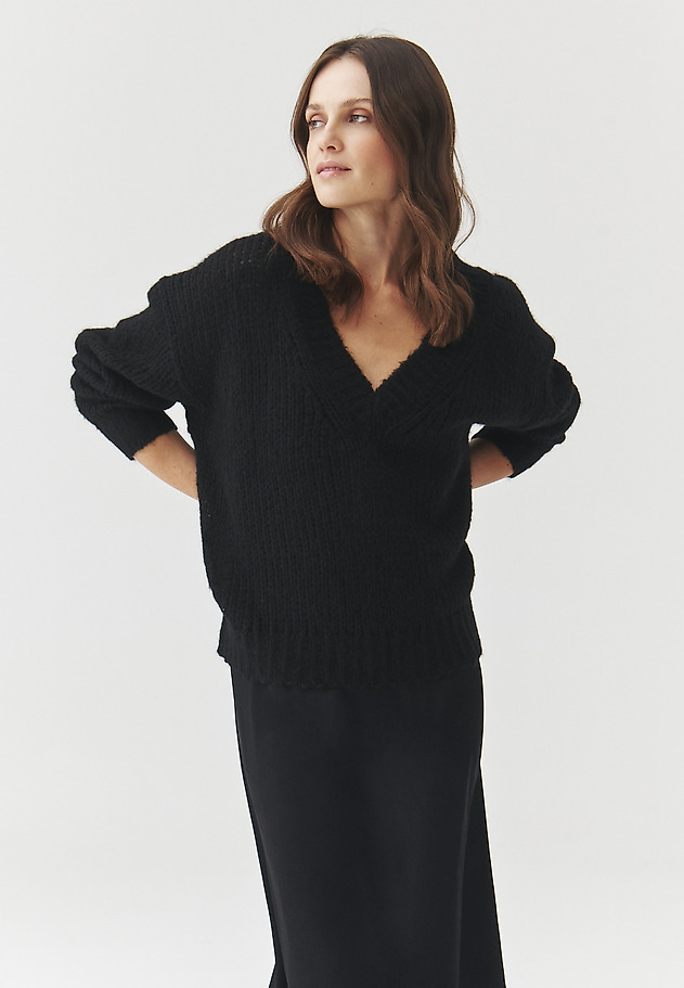 OVERSIZE SVETER S VLNOU A MOHÉROM – DAHLIA OVERSIZE SVETER S VLNOU A MOHÉROM – DAHLIA ČIERNA 5