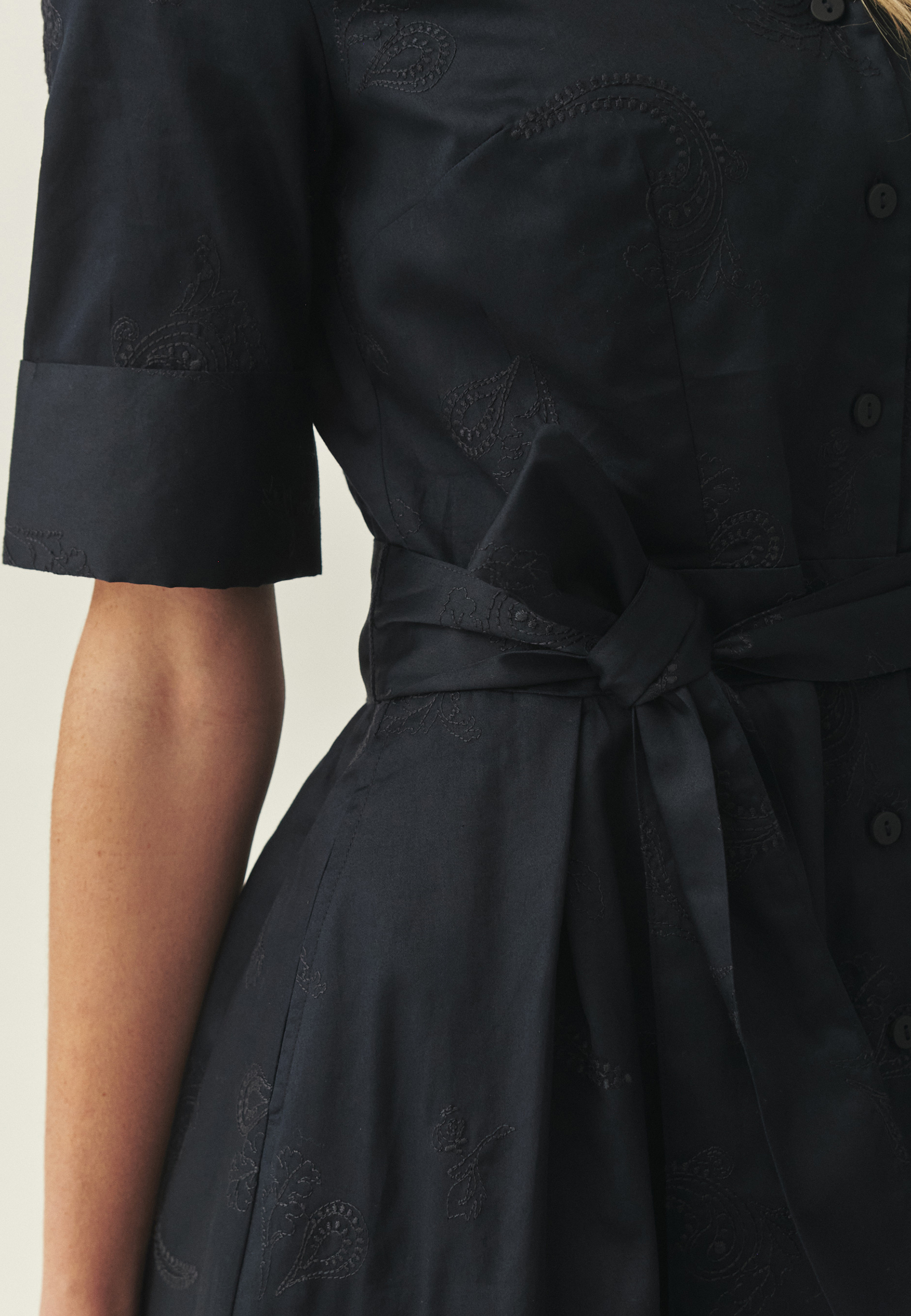 BAWEŁNIANA SUKIENKA Z HAFTAMI - NIKI GRANATOWY 2