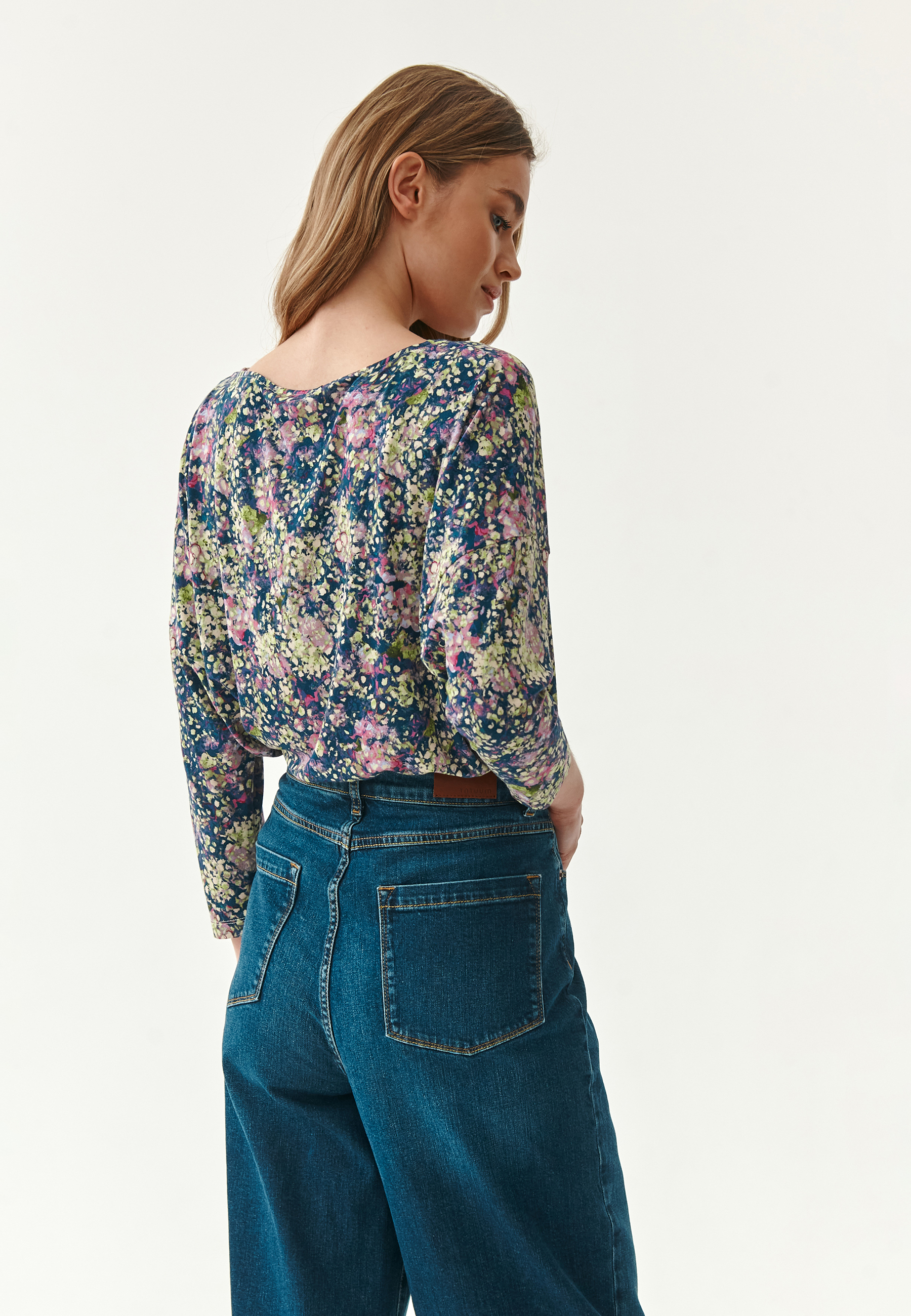 BLUZKA DAMSKA W PRINT KWIATOWY DOROTEA