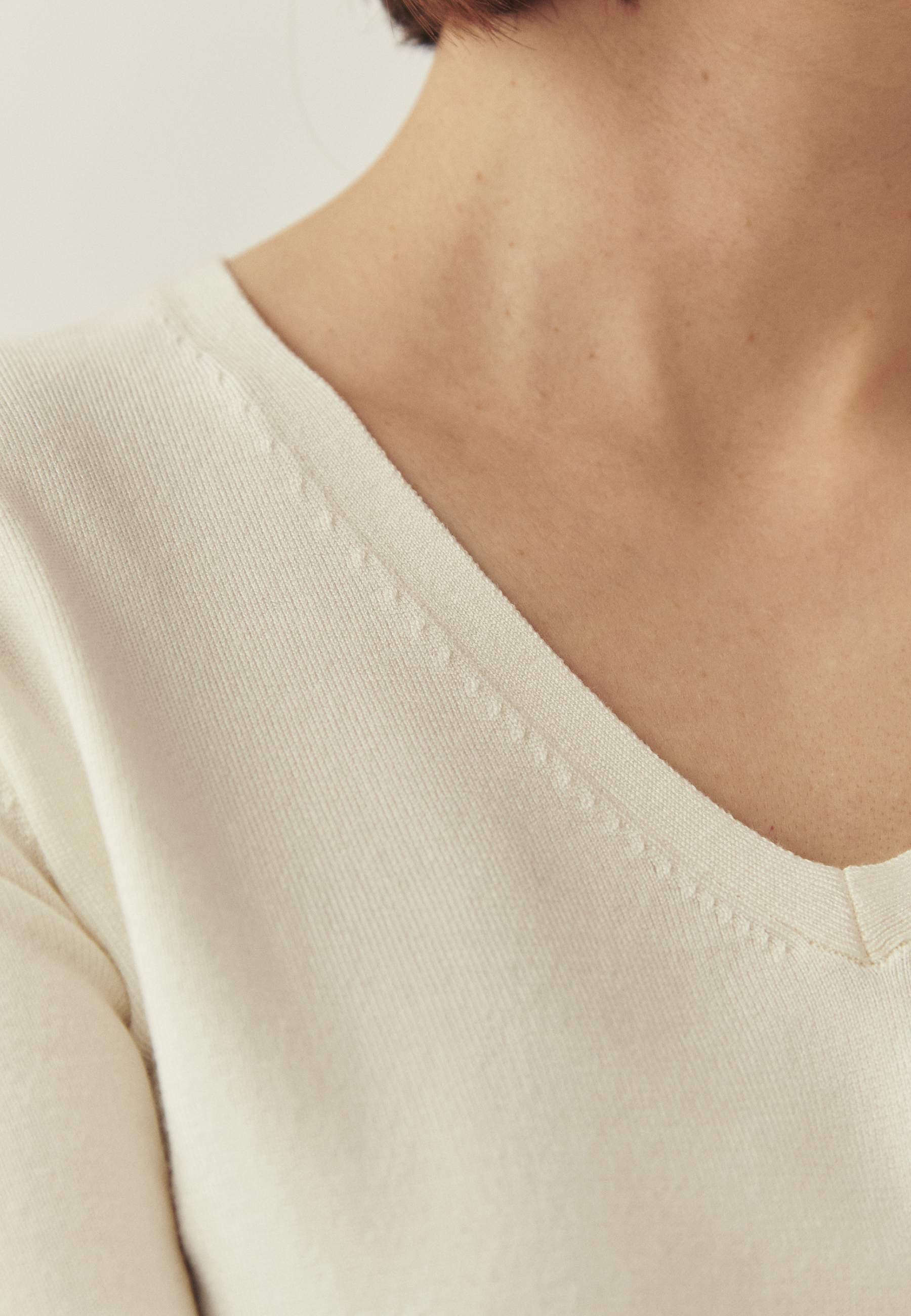 KLASYCZNY SWETER Z WISKOZĄ LENZING™ ECOVERO™ - NICOLLA BIAŁY 2