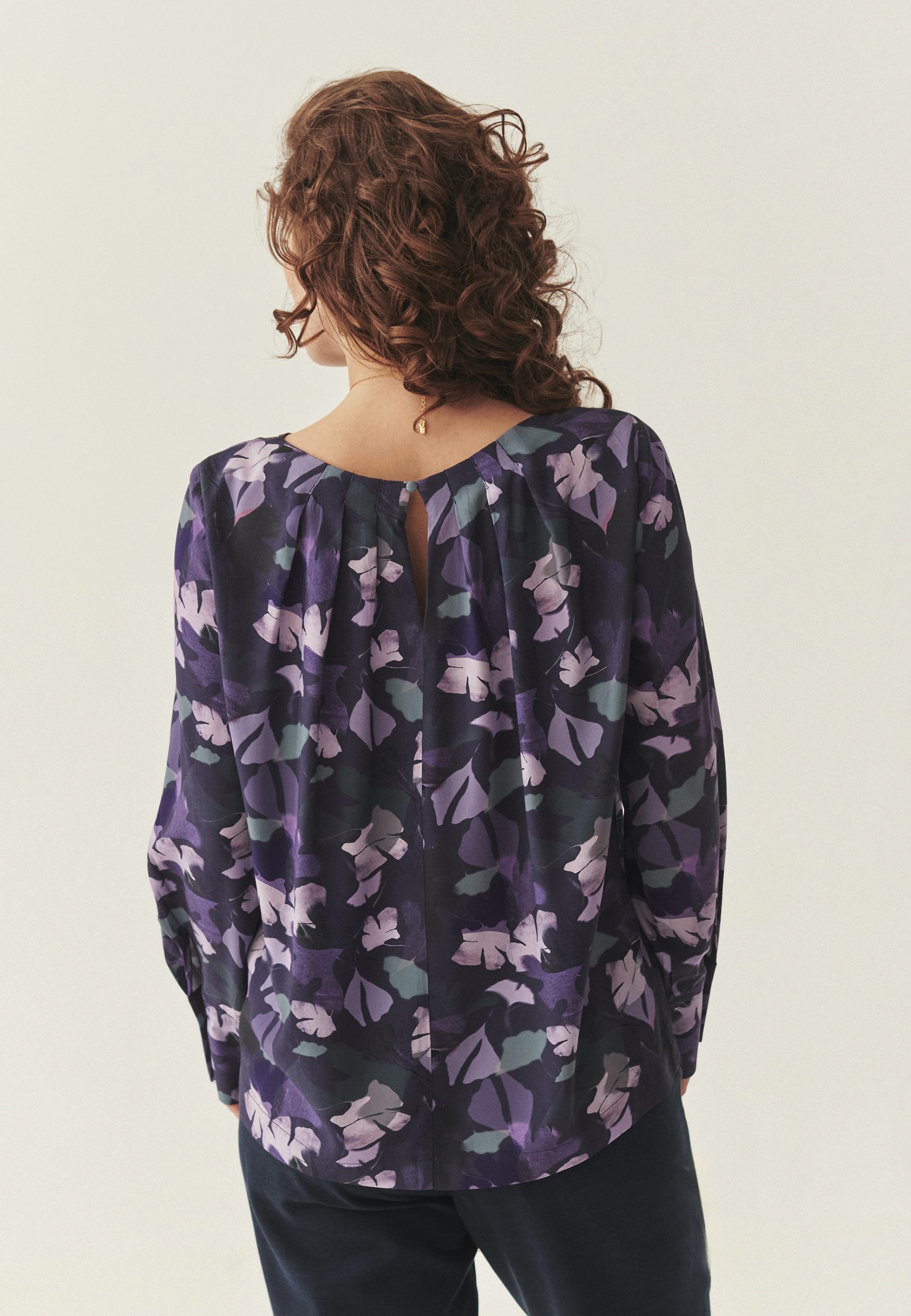 WZORZYSTA BLUZKA Z WISKOZY LENZING™ ECOVERO™ - VELTI 1