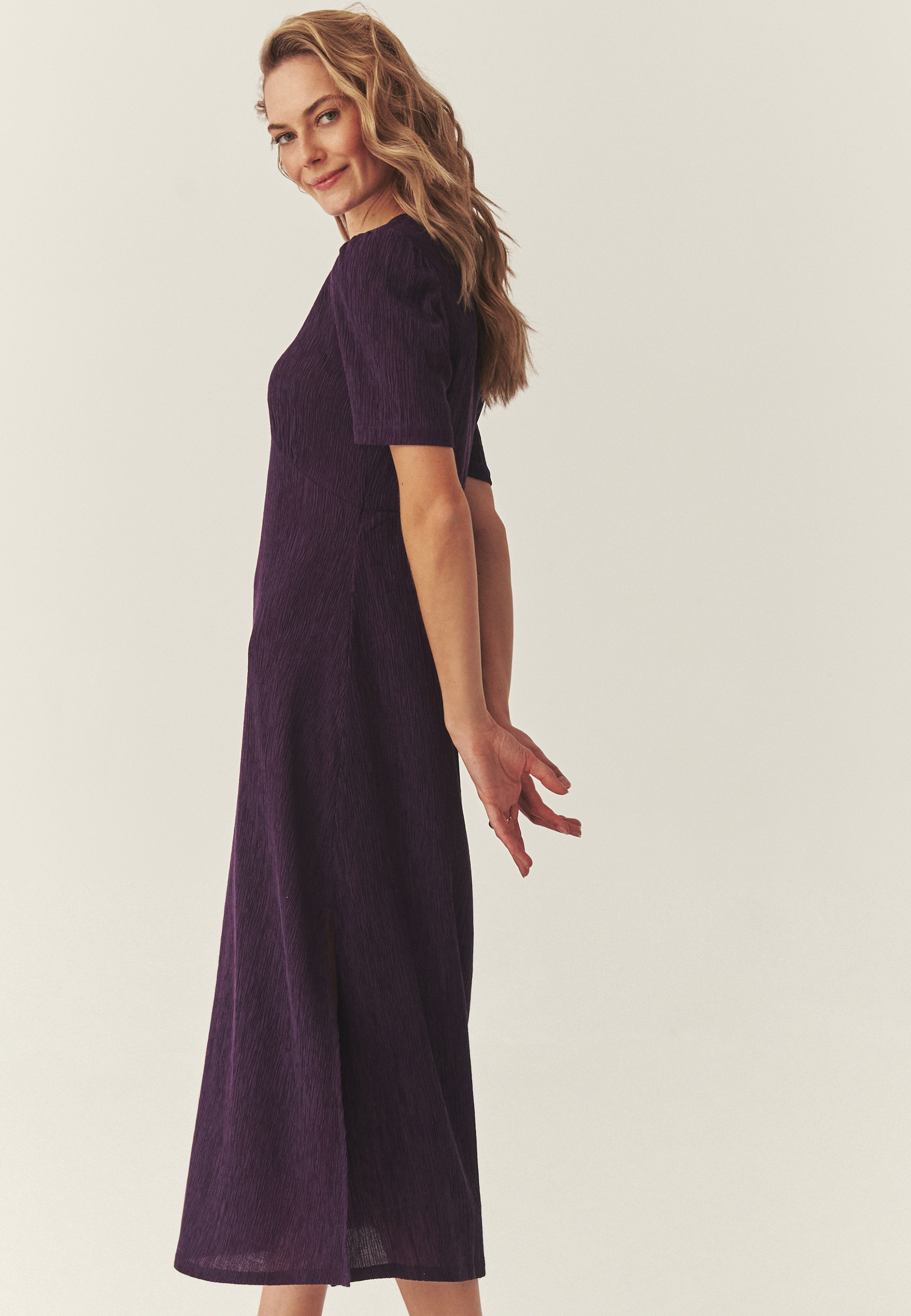 KREPOVÉ MIDI ŠATY – MATABI