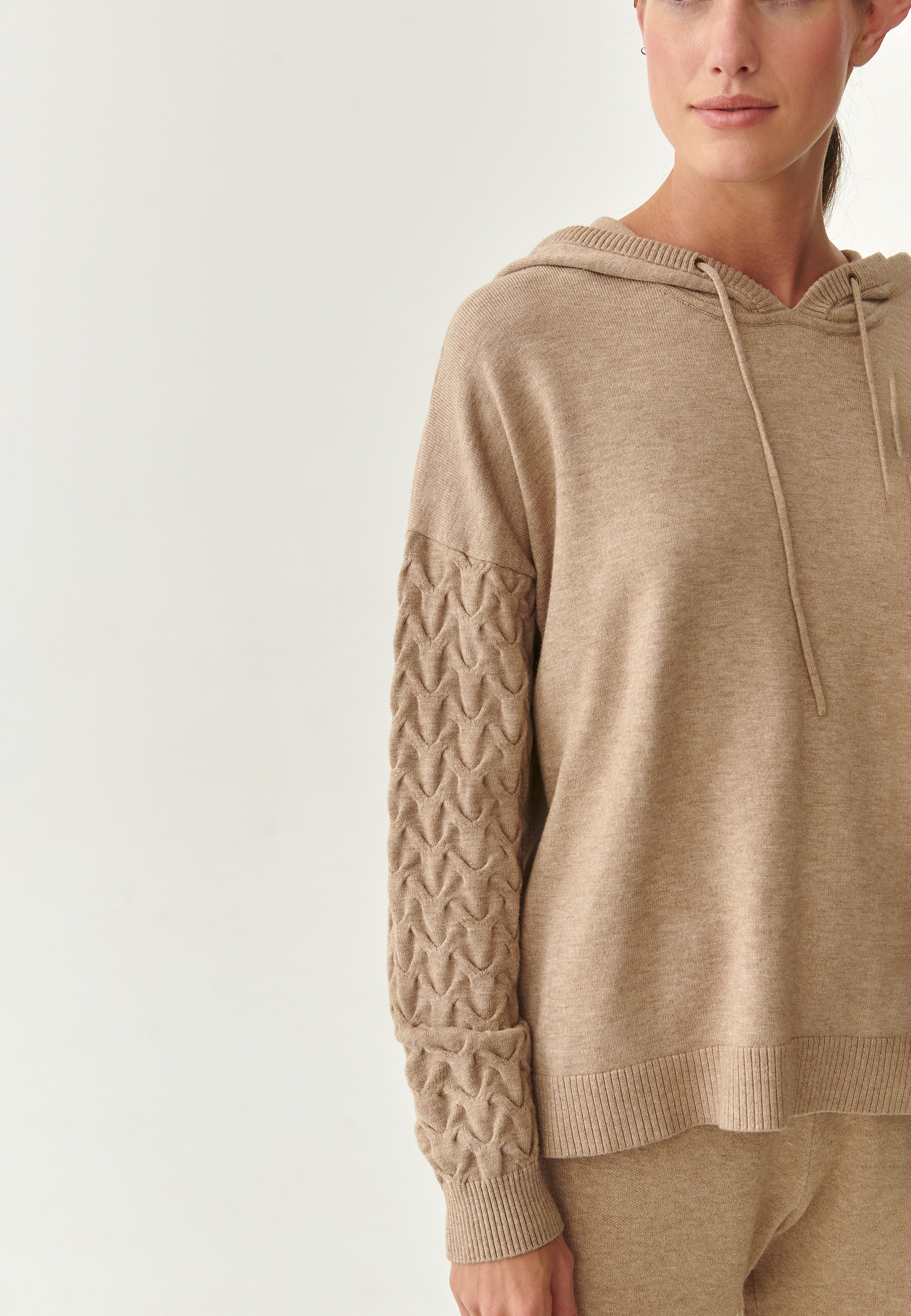 LADIES' HOODED PULLOVER PILO