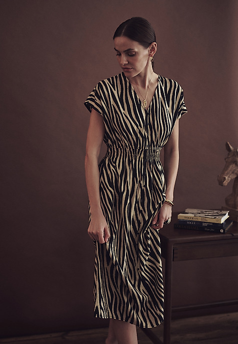 WZORZYSTA SUKIENKA MIDI Z WISKOZĄ - IMANI CZARNY 2