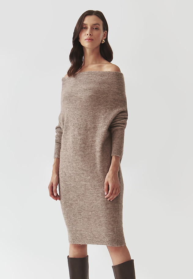 LADIES' DRESS IN YARN WITH A ‘WATER’ NECKLINE — AWATI LADIES' DRESS IN YARN WITH A ‘WATER’ NECKLINE — AWATI BEŻOWY 3