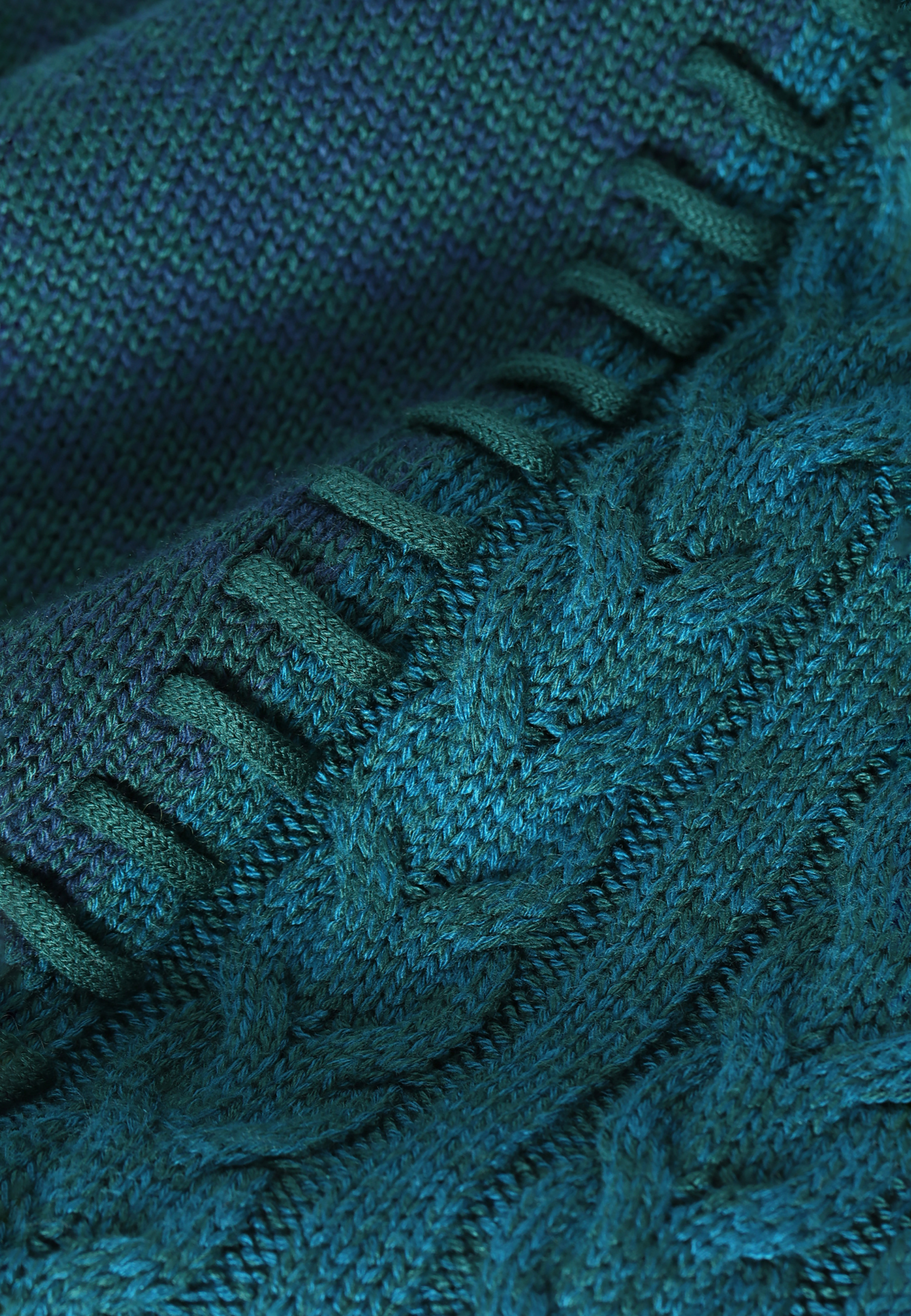 LUŹNY SWETER DAMSKI MAJO