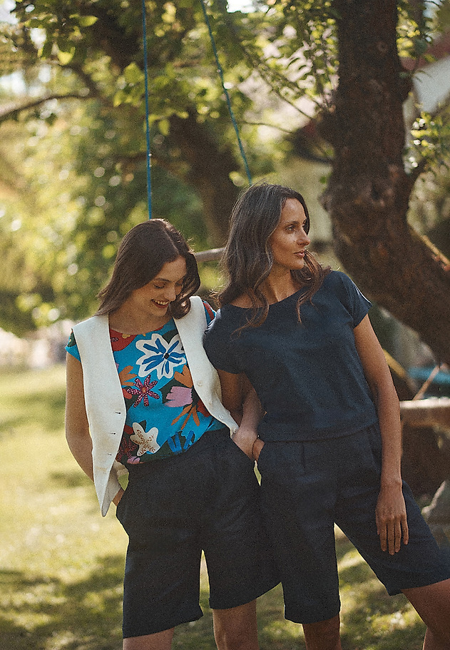 ŽENSKA CVETLIČNA BLUZA - AFELI 1 ŽENSKA CVETLIČNA BLUZA - AFELI 1 VEČBARVNA 1