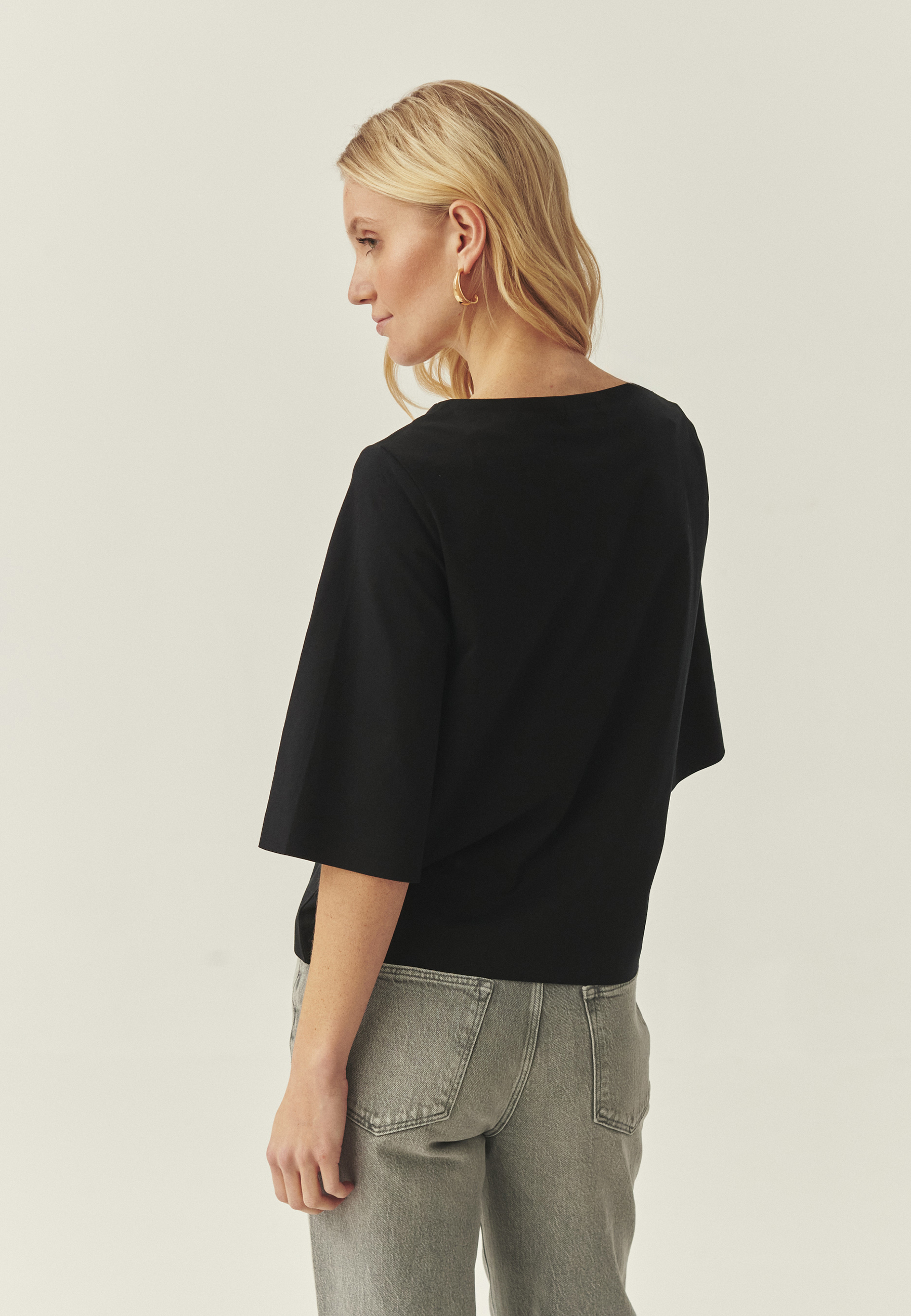 KLASICKÁ BLÚZKA S BAJKOU - KERO ČIERNA 2