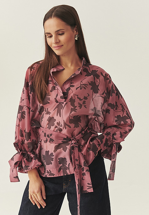 WZORZYSTA BLUZKA Z PASKIEM - TILTA WZORZYSTA BLUZKA Z PASKIEM - TILTA