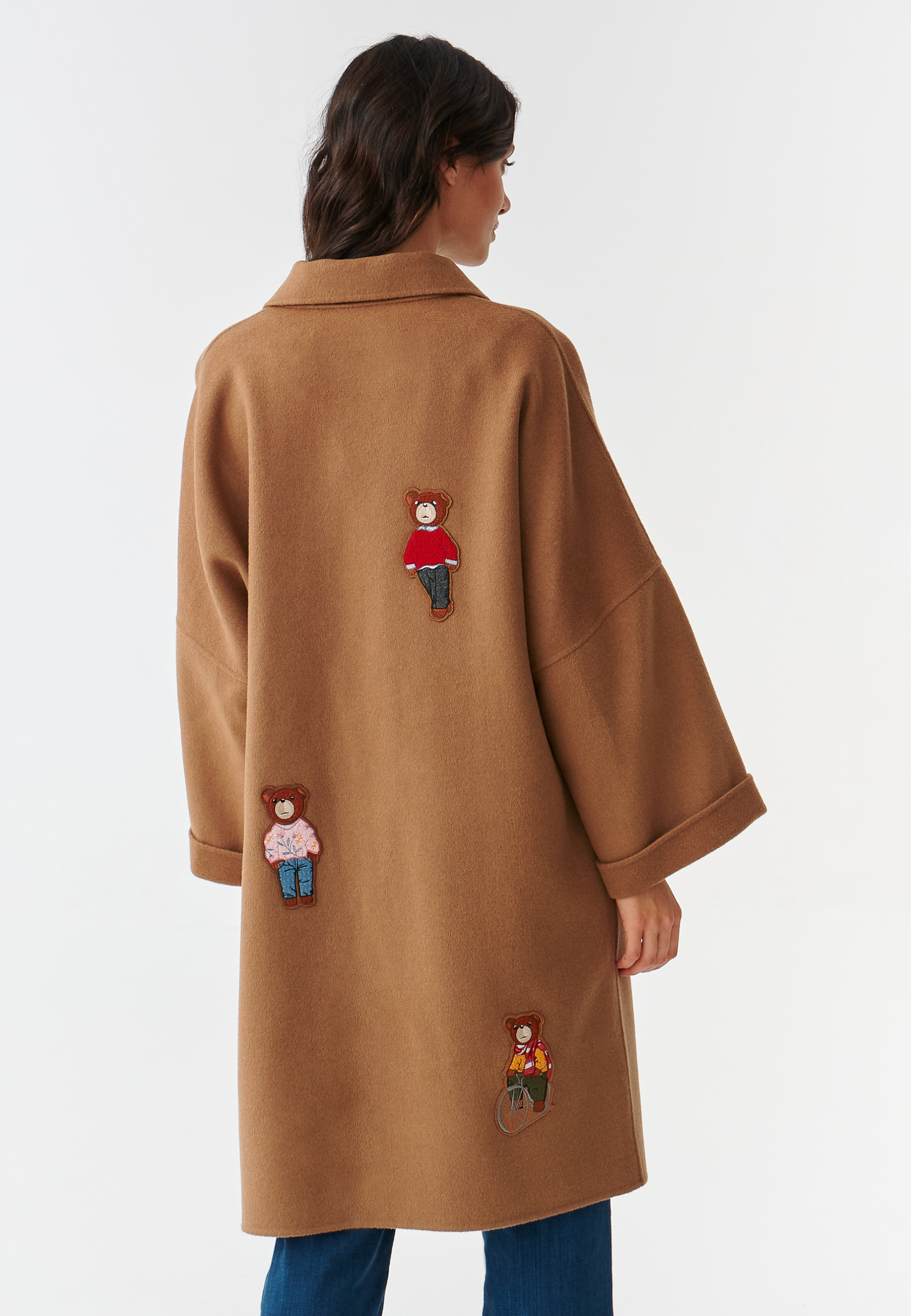 OVERSIZOWY PŁASZCZ DAMSKI Z NASZYWKAMI Z MISIEM USZATKIEM MISIOLANTA