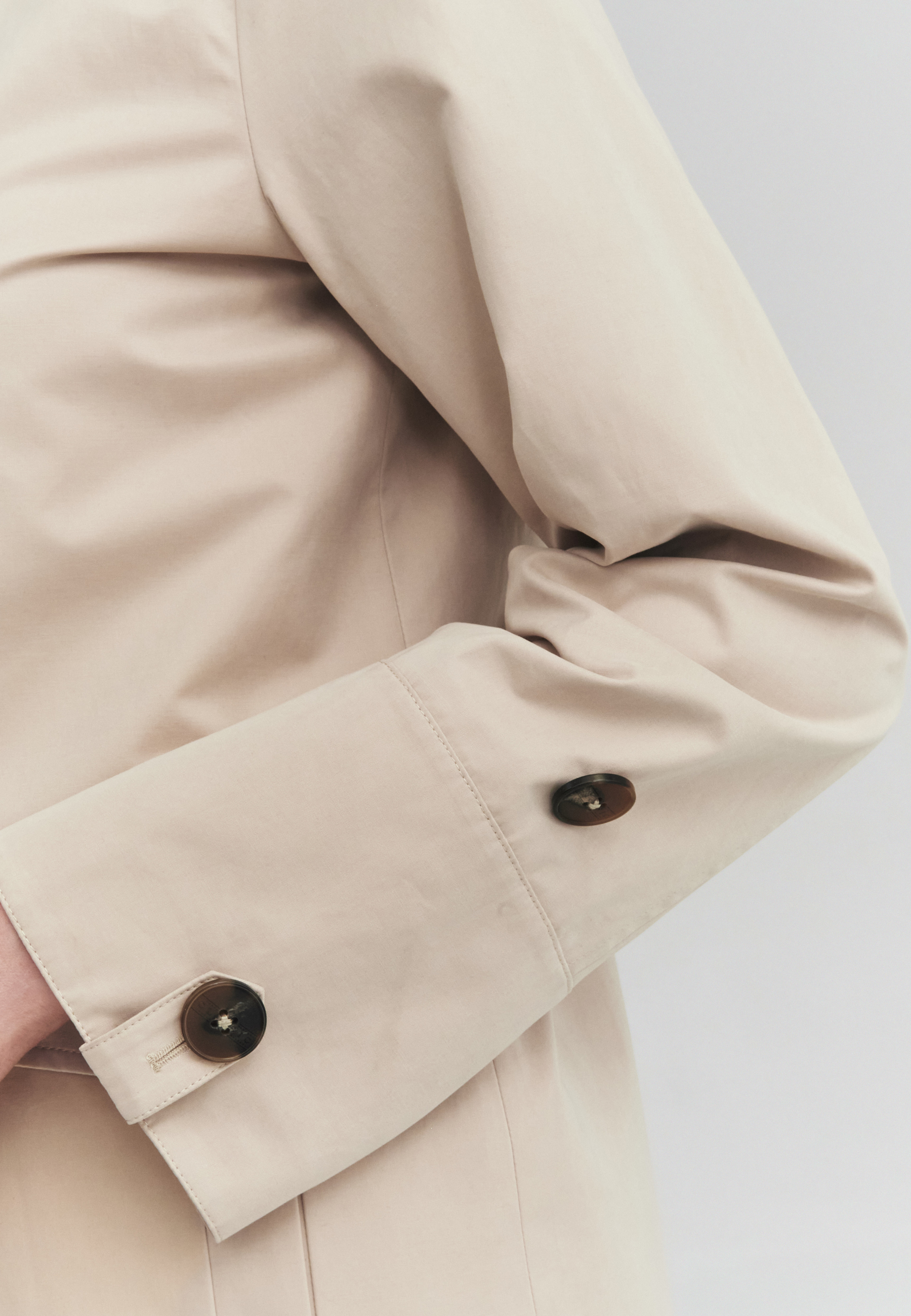 LEŽÉRNA BUNDA S KAPUCŇOU – KORNELI BÉŽOVÁ 2