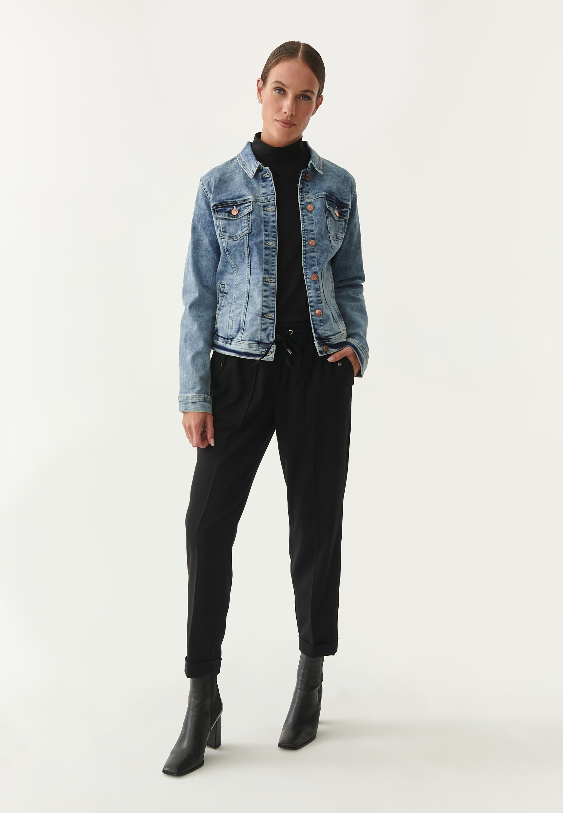 DAMSKA KURTKA JEANSOWA BESKA