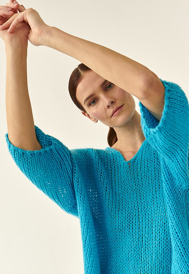 LOOSE SWEATER WITH VISIBLE WEAVE BAJANA LOOSE SWEATER WITH VISIBLE WEAVE BAJANA NIEBIESKI 1
